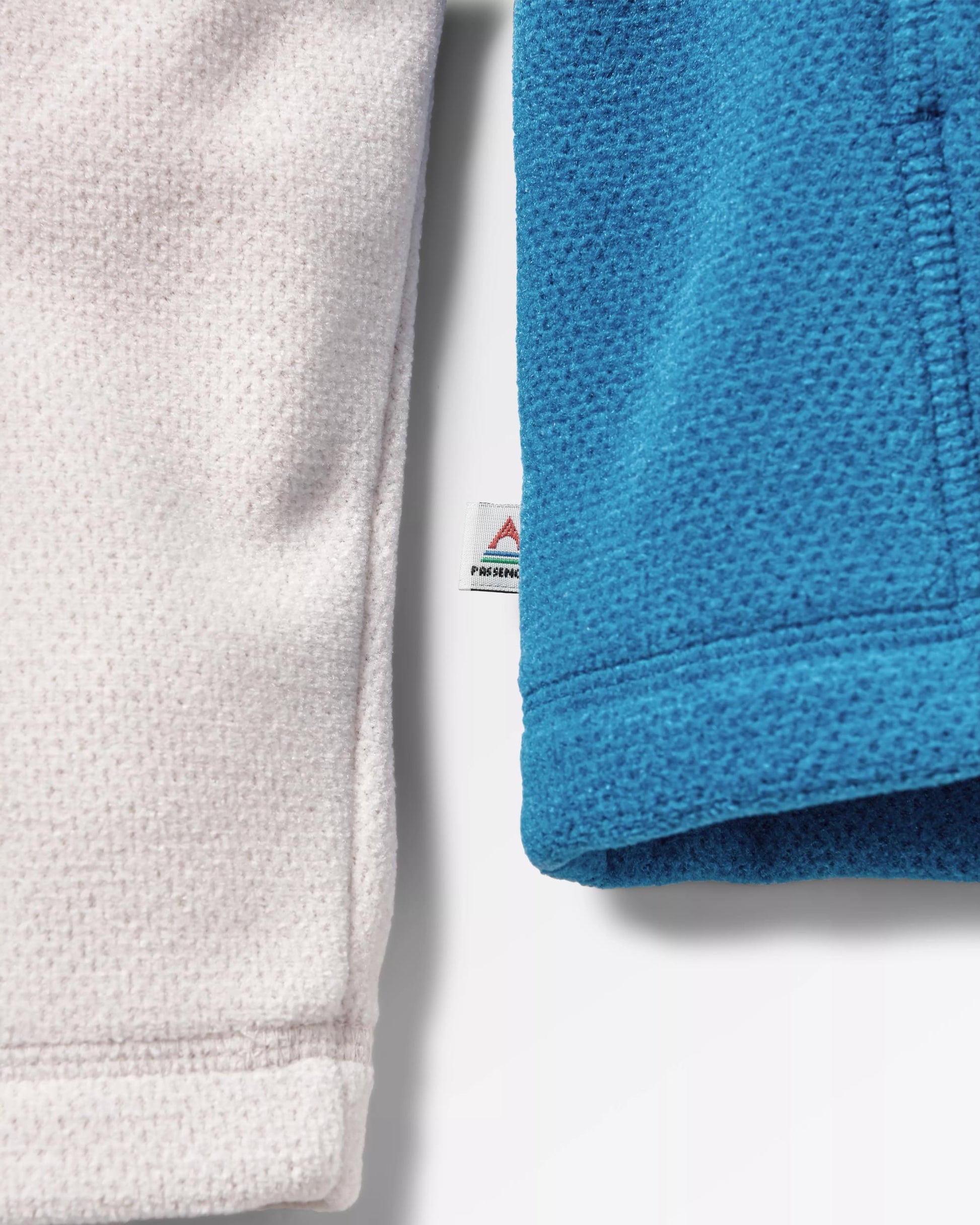 Snowdrop Pullover Recycled Polartec® Fleece - Corsair/ Vintage White