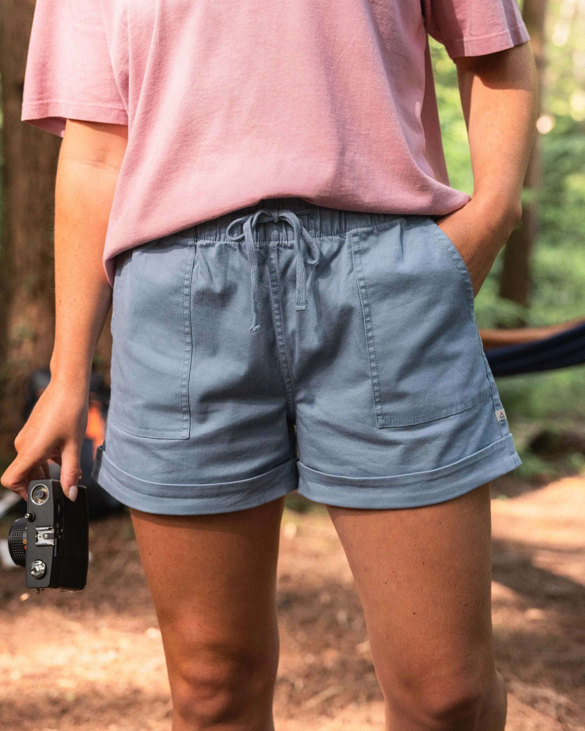 Carriso Organic Cotton Short - Faded Denim - Lifestyle