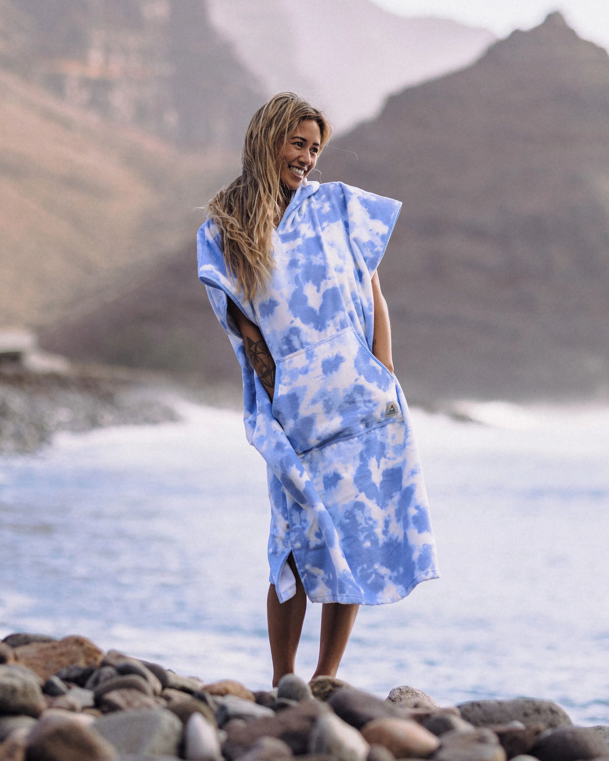 Womens_Tulum Recycled Towel Poncho - Tie Dye Cornflower