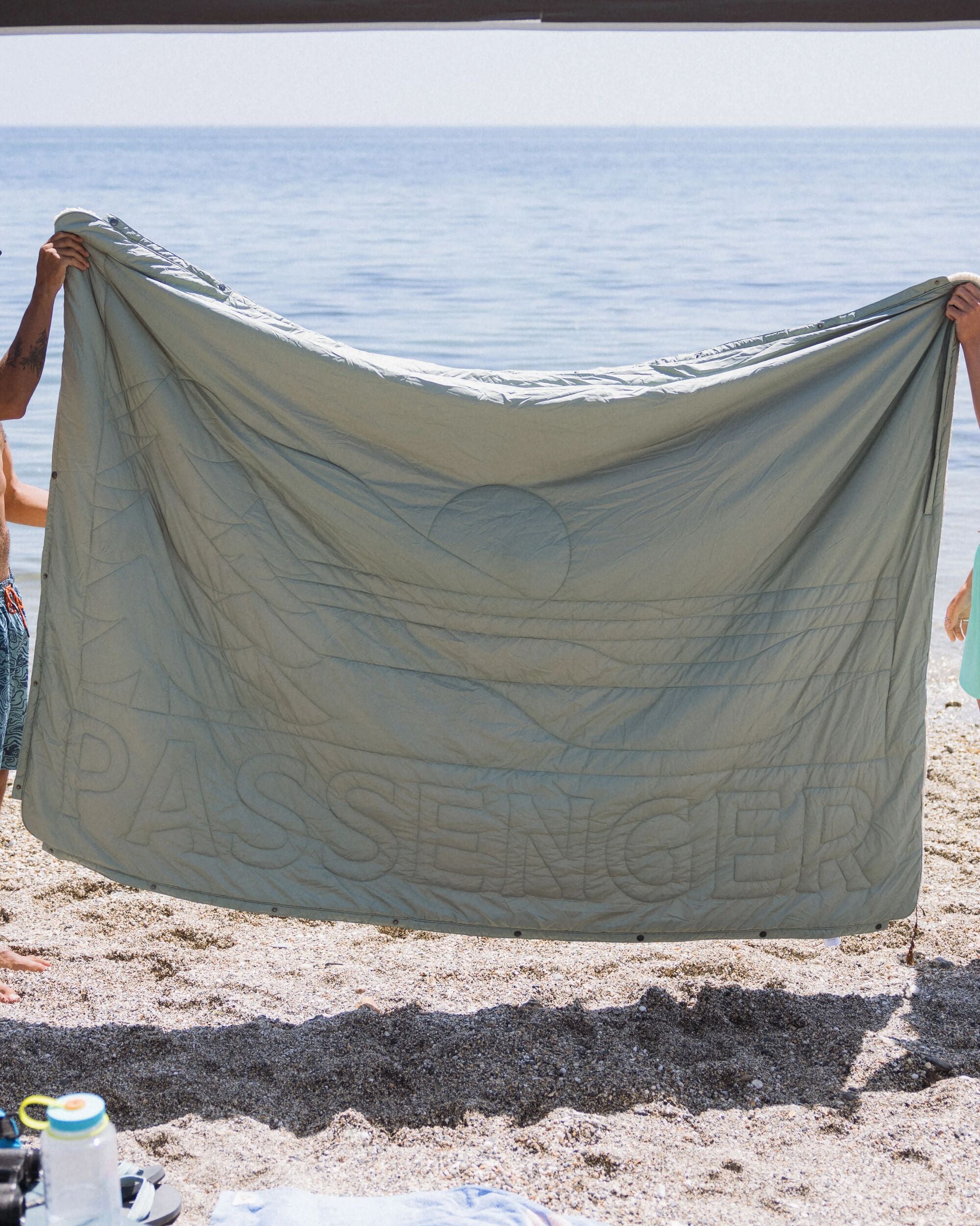 Cabin Sherpa Blanket Pistachio – Passenger