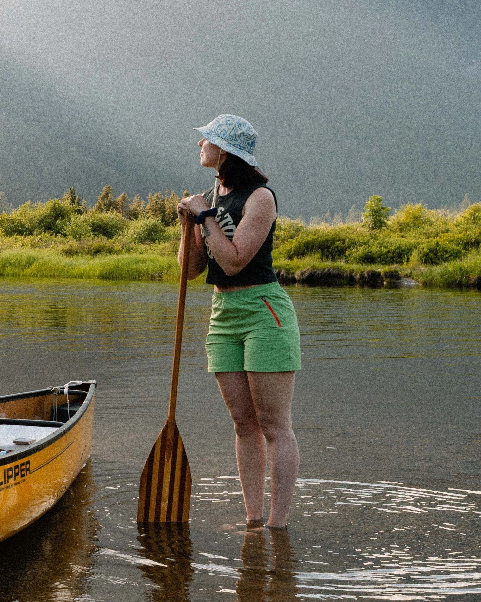 Flaris NetPlus® All Purpose Short - Stem Green - Lifestyle