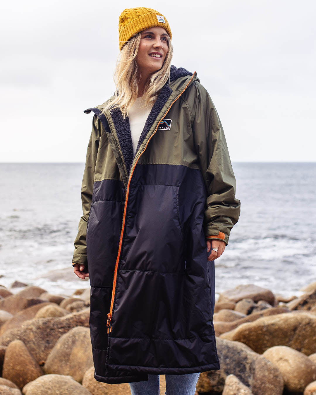 Roaming Recycled Sherpa Lined Changing Robe - Black/ Khaki - Lifestyle - Female