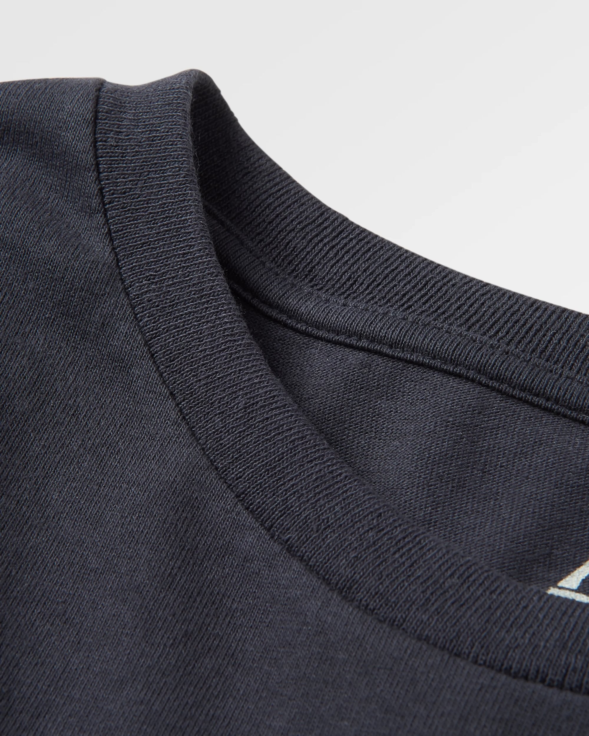 Discovery Recycled Cotton LS T-Shirt - Black - Flatlay