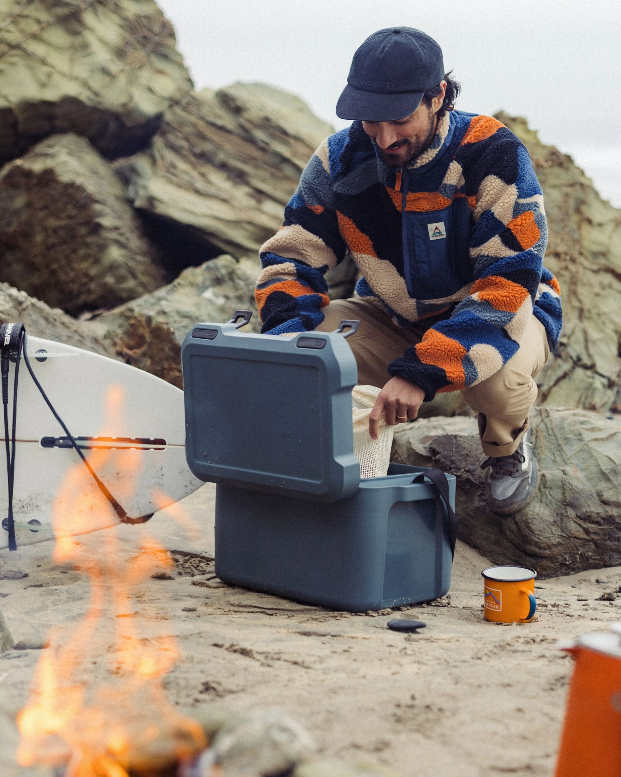 Dometic Cool Ice CI 15 - Ocean Blue - Lifestyle - Male