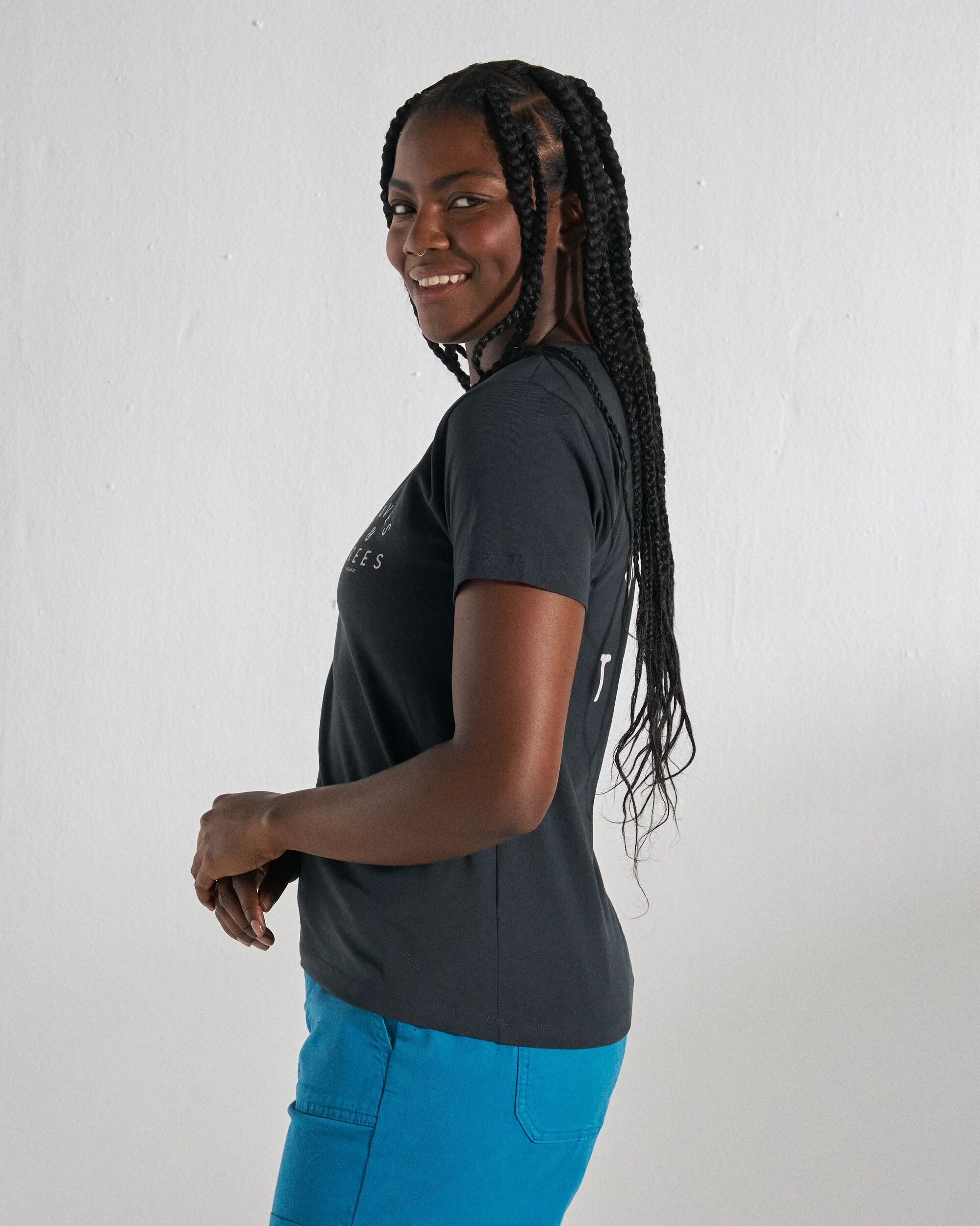 Penida T-Shirt - Black - Studio Model