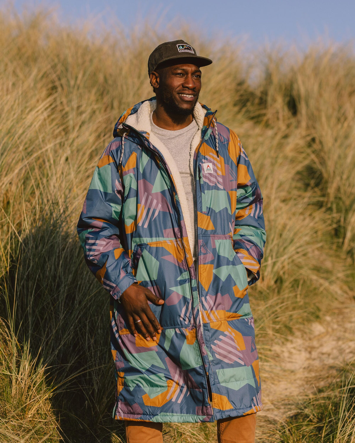 Waves Sherpa Lined Changing Robe Deep Blue Camo Pattern – Passenger