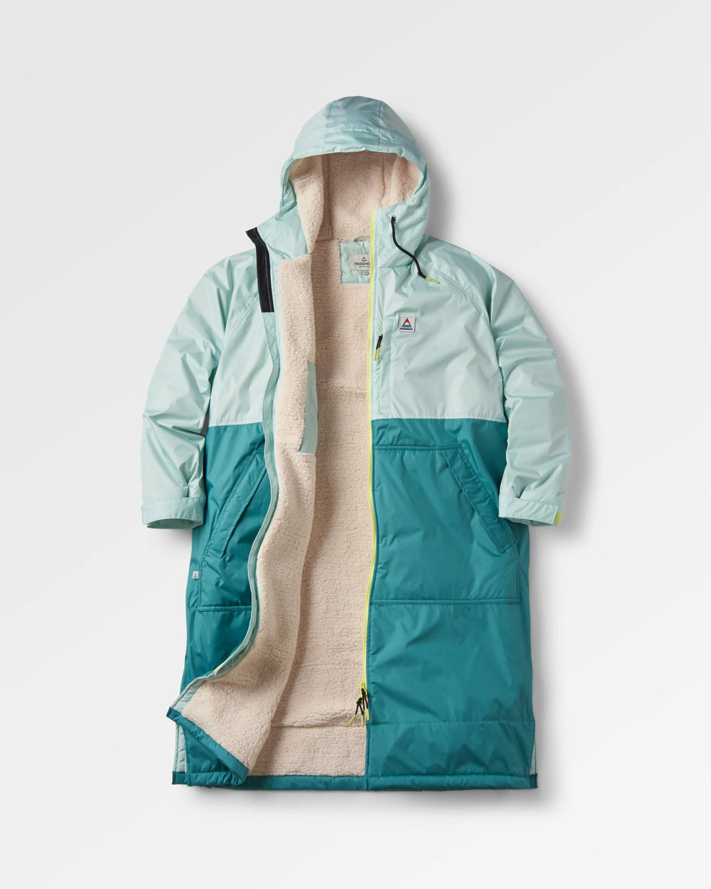 Waves Sherpa Lined Changing Robe Surf Spray/Deep Sea – Passenger