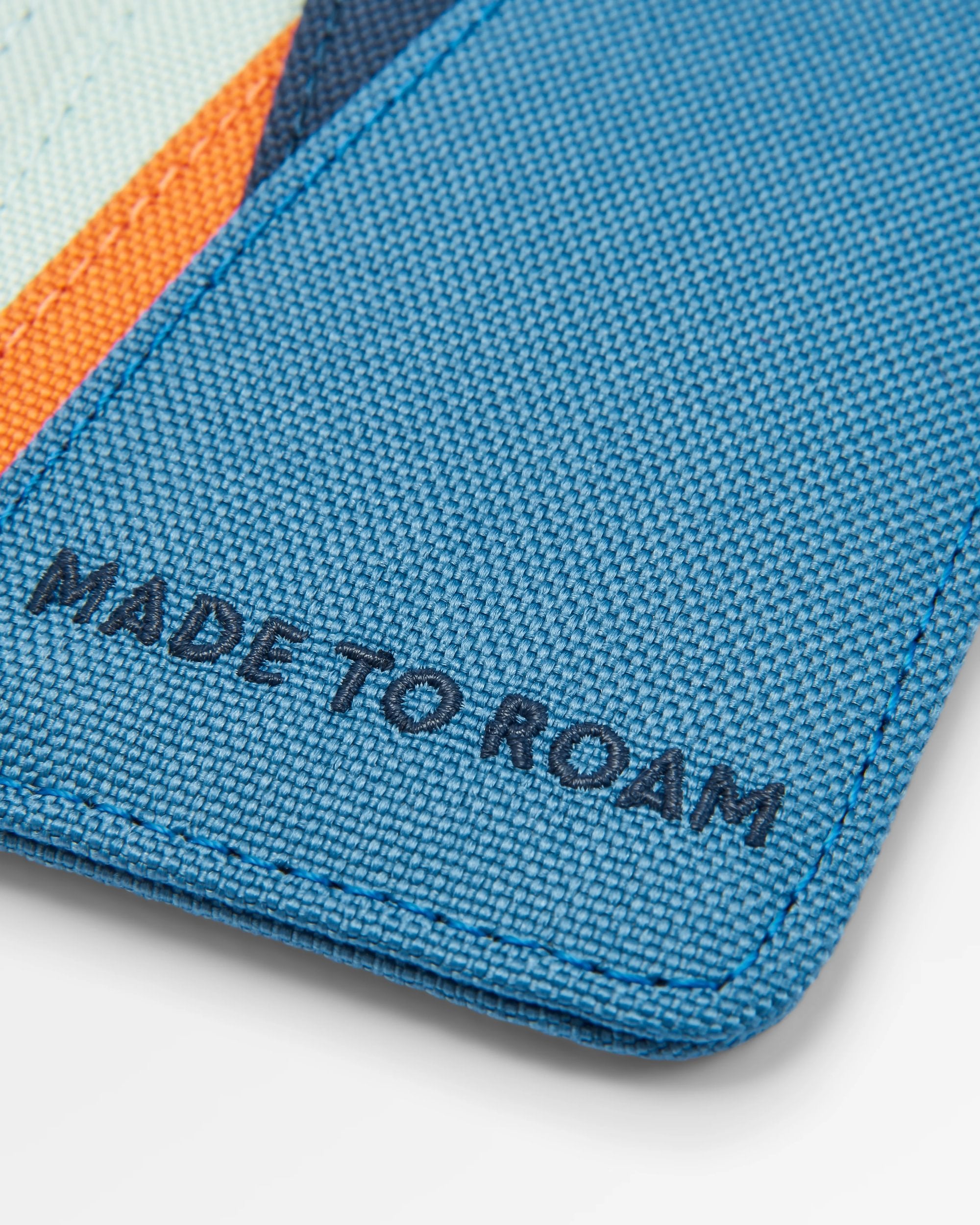 Mountain Recycled Card Holder - Rich Navy/Surf Spray/Moonlight Blue - Flatlay