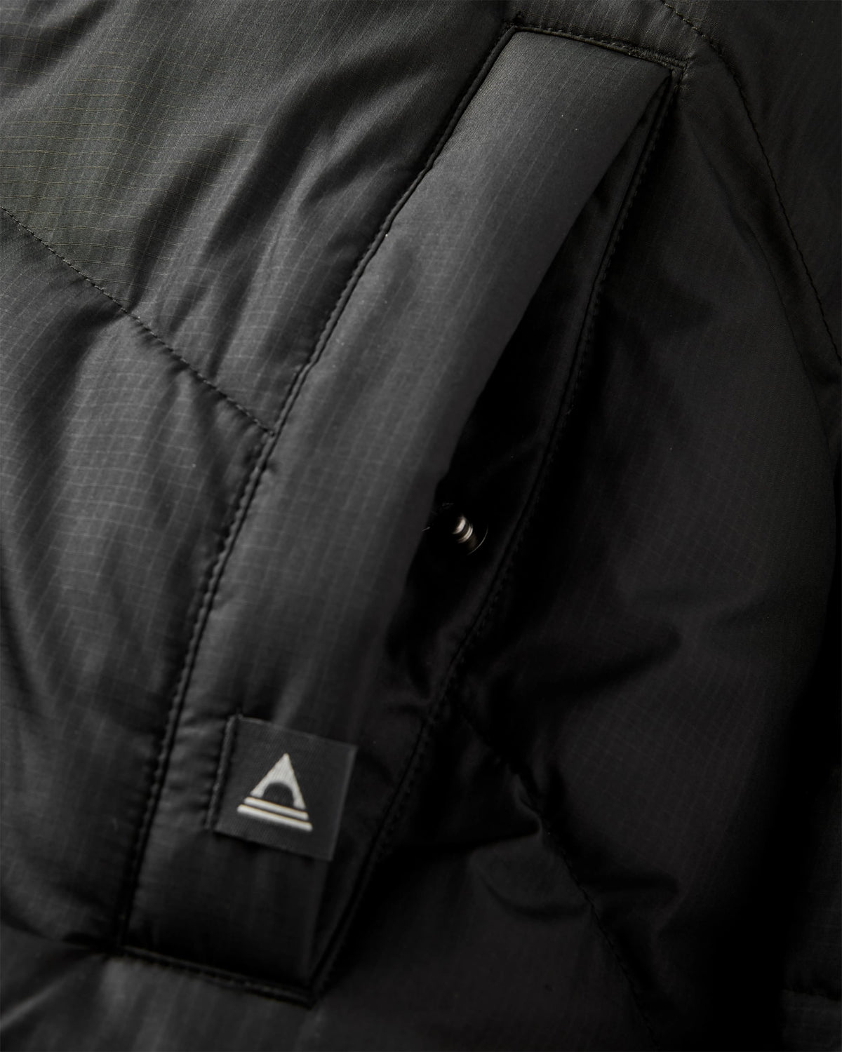 Tasman 3.0 Long Insulated Jacket - Black - Flatlay