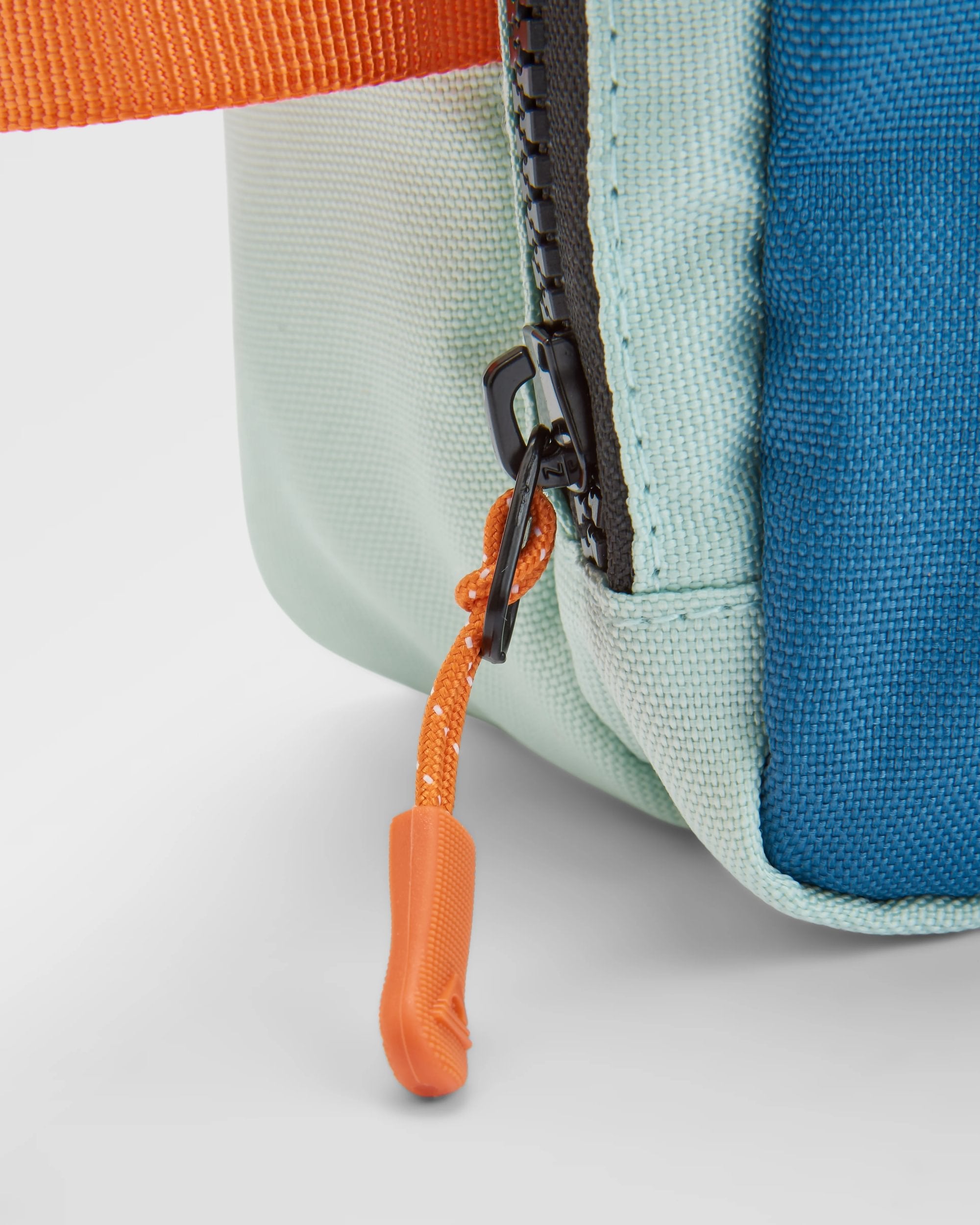 Travel Recycled Wash Kit - Rich Navy/Surf Spray/Moonlight Blue - Flatlay