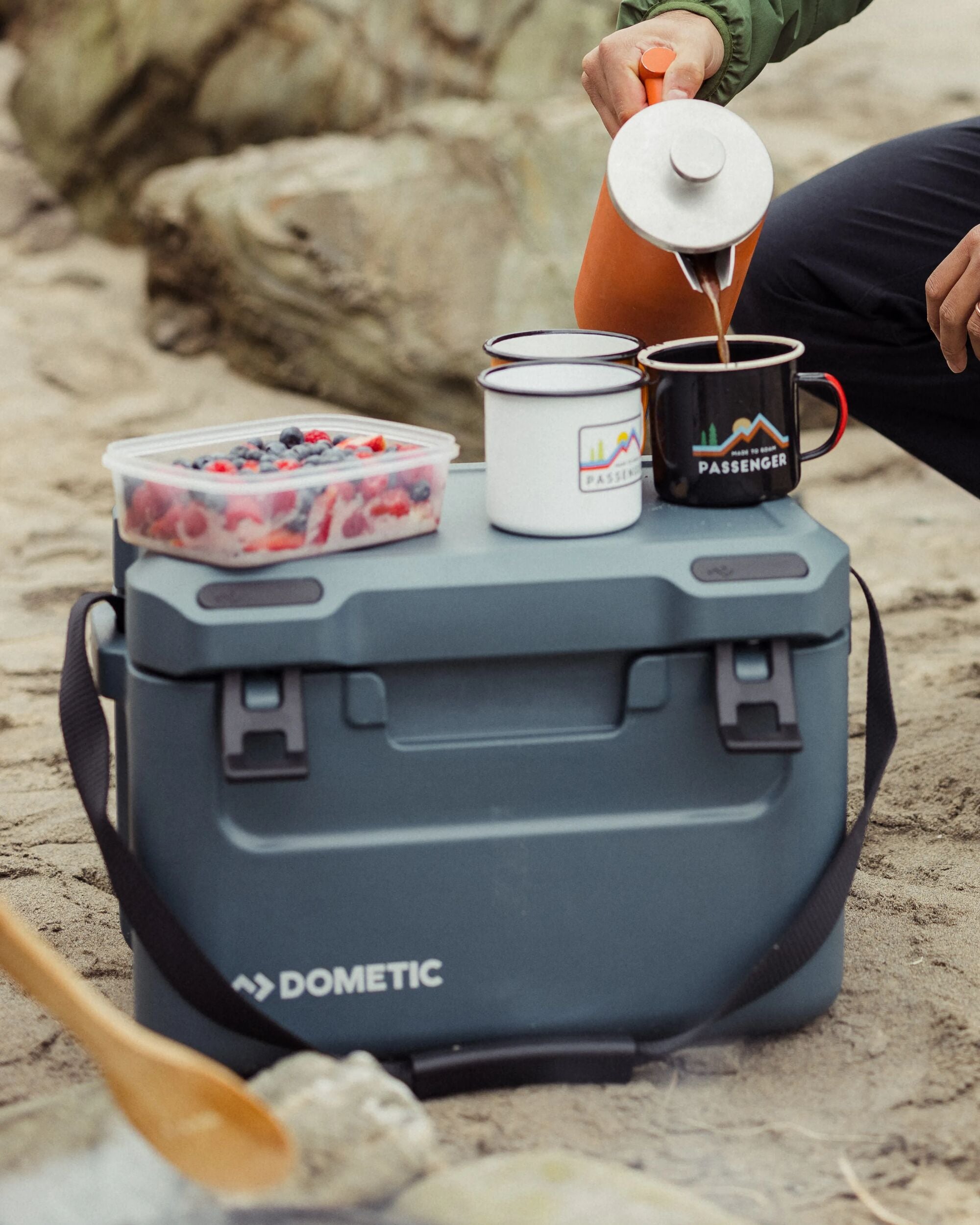 Dometic Cool-Ice CI 15 - Ocean Blue - Lifestyle