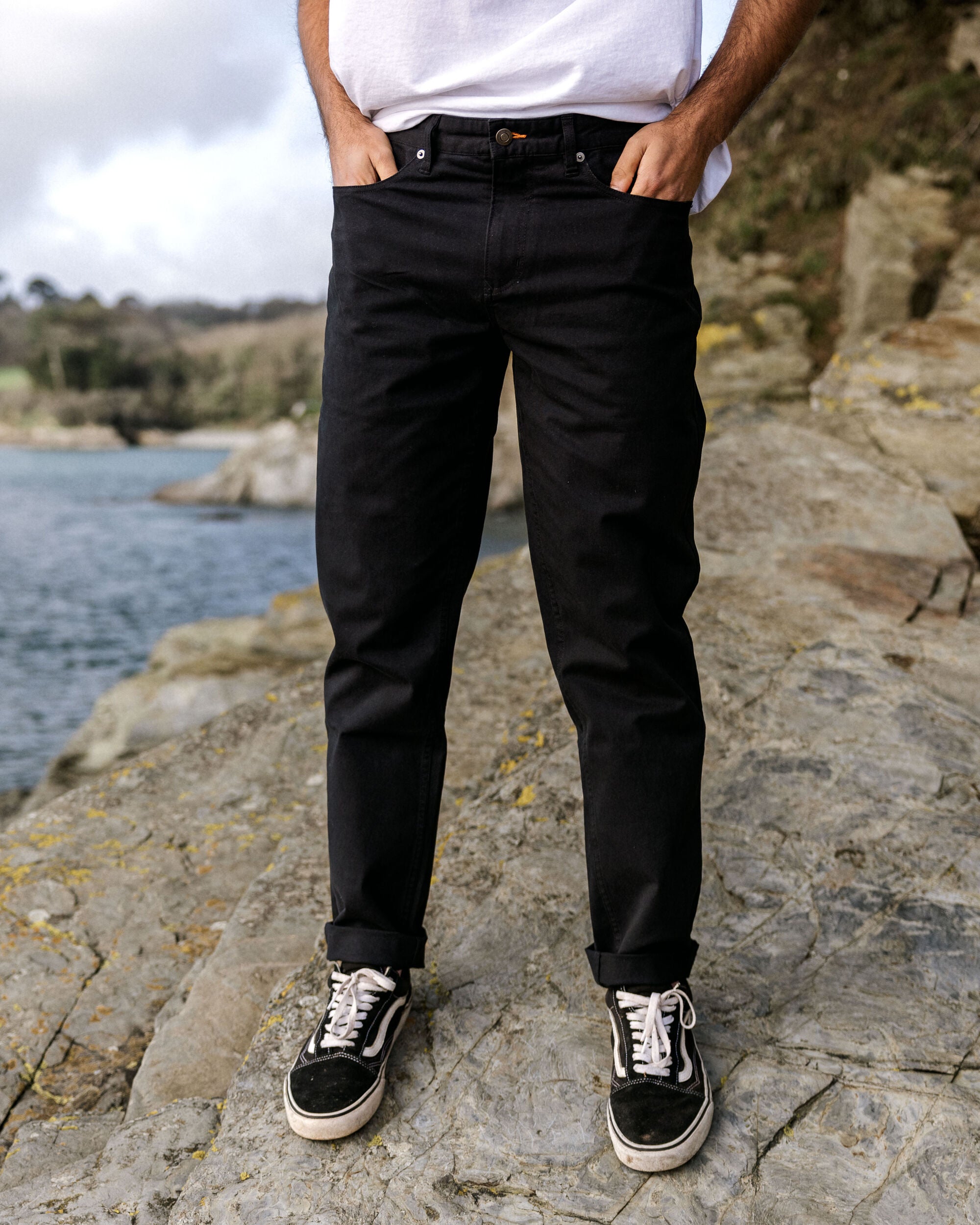 365 5 Pocket Trouser - Black - Lifestyle