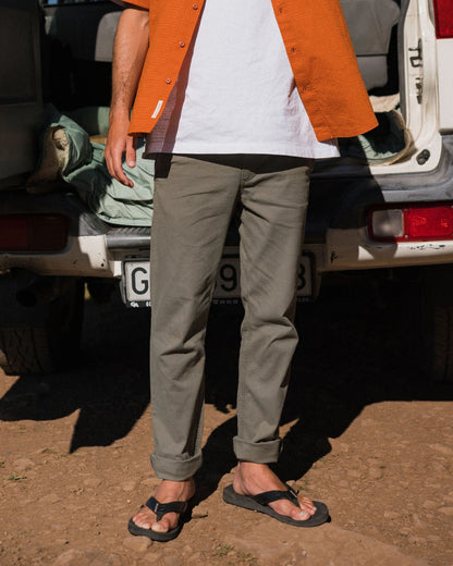 Horizon Comfort Chino - Dusty Olive - Lifestyle