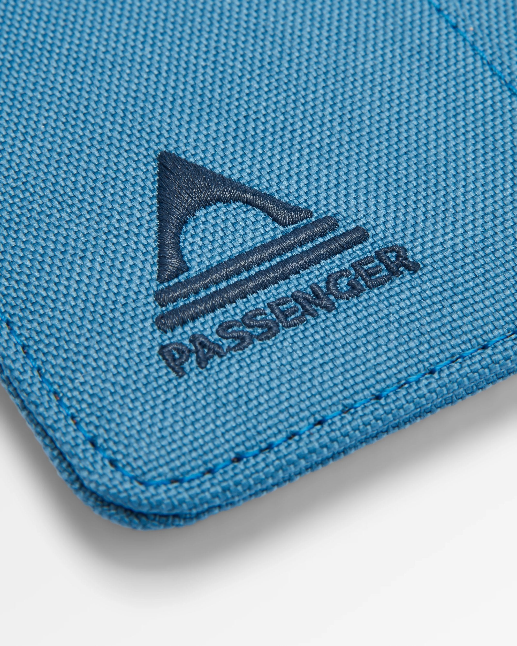 Mountain Recycled Card Holder - Rich Navy/Surf Spray/Moonlight Blue - Flatlay