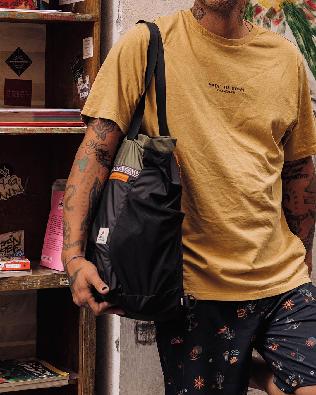 Male_Stow Tote Backpack - True Black/ Khaki