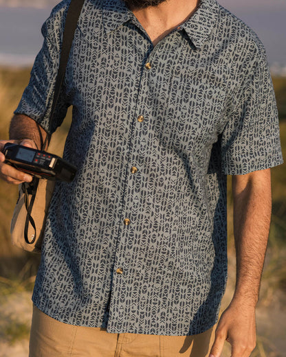 Cove Organic Cotton Short Sleeve Shirt - Blue Mini Geo