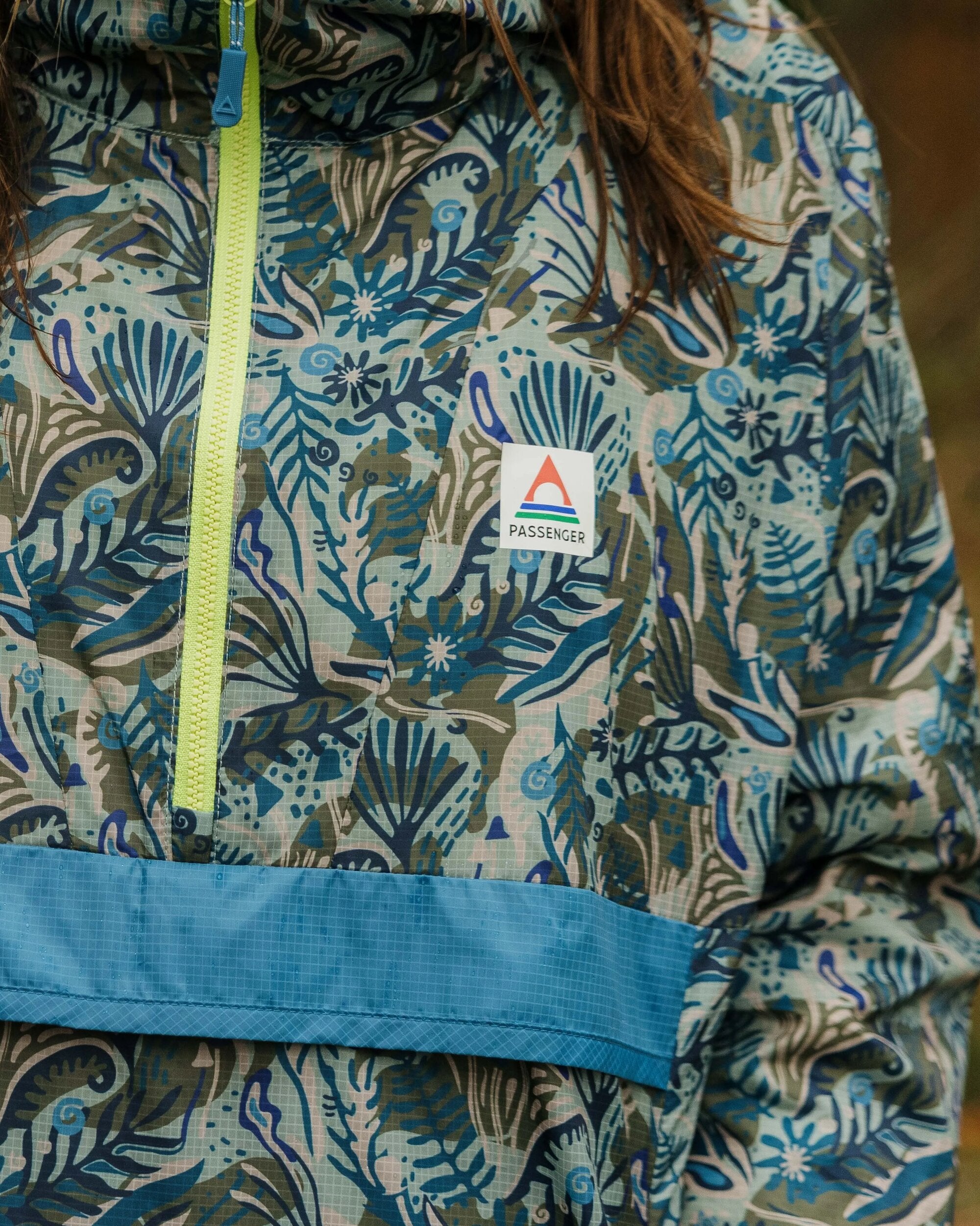 Viento Recycled Windshell Anorak - Abstract Seaweed Pistachio - Lifestyle