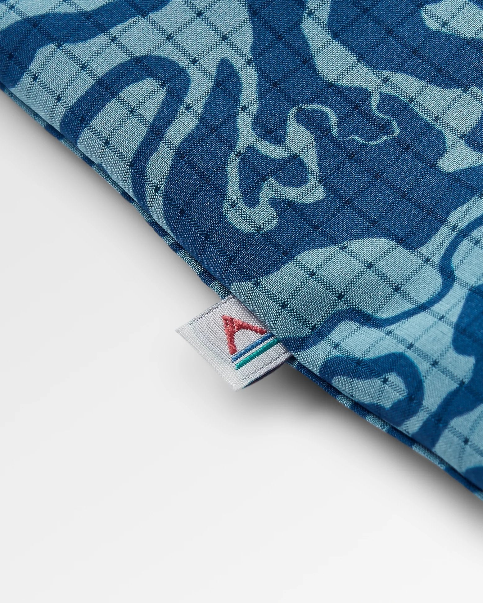 365 Recycled Active Shirt - Strata Swirl Arctic - Flatlay