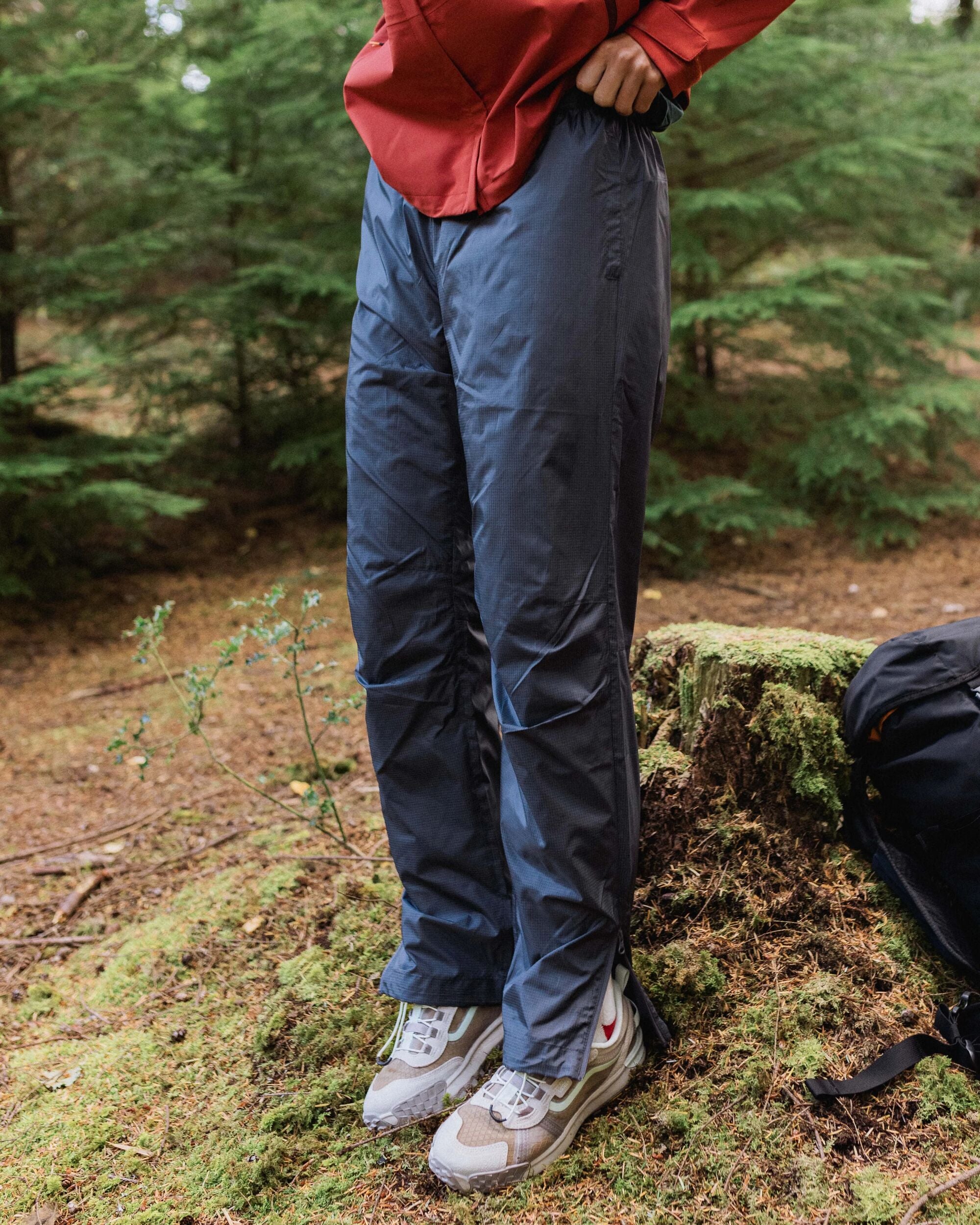 Viento Recycled Windshell Trouser - Charcoal - Lifestyle