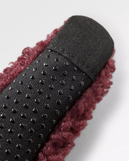 Snowfall 2.0 Recycled Sherpa Gloves - Wine - Flatlay