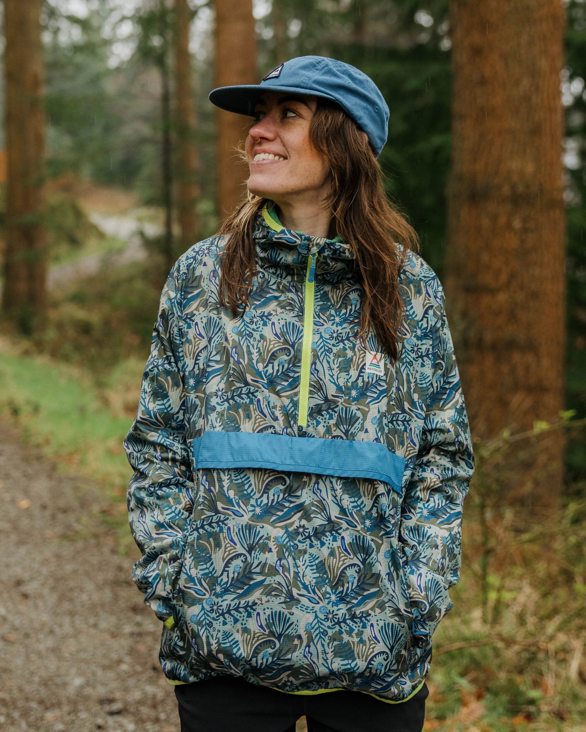 Windshell Pattern Viento Recycled Windshell Anorak Abstract Seaweed Pistachio – Passenger