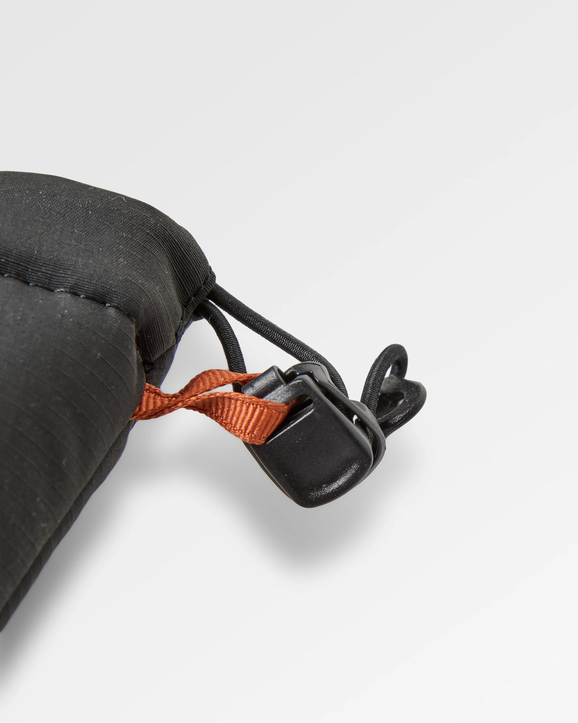 Snowscape Recycled Insulated Gloves - Black - Flatlay