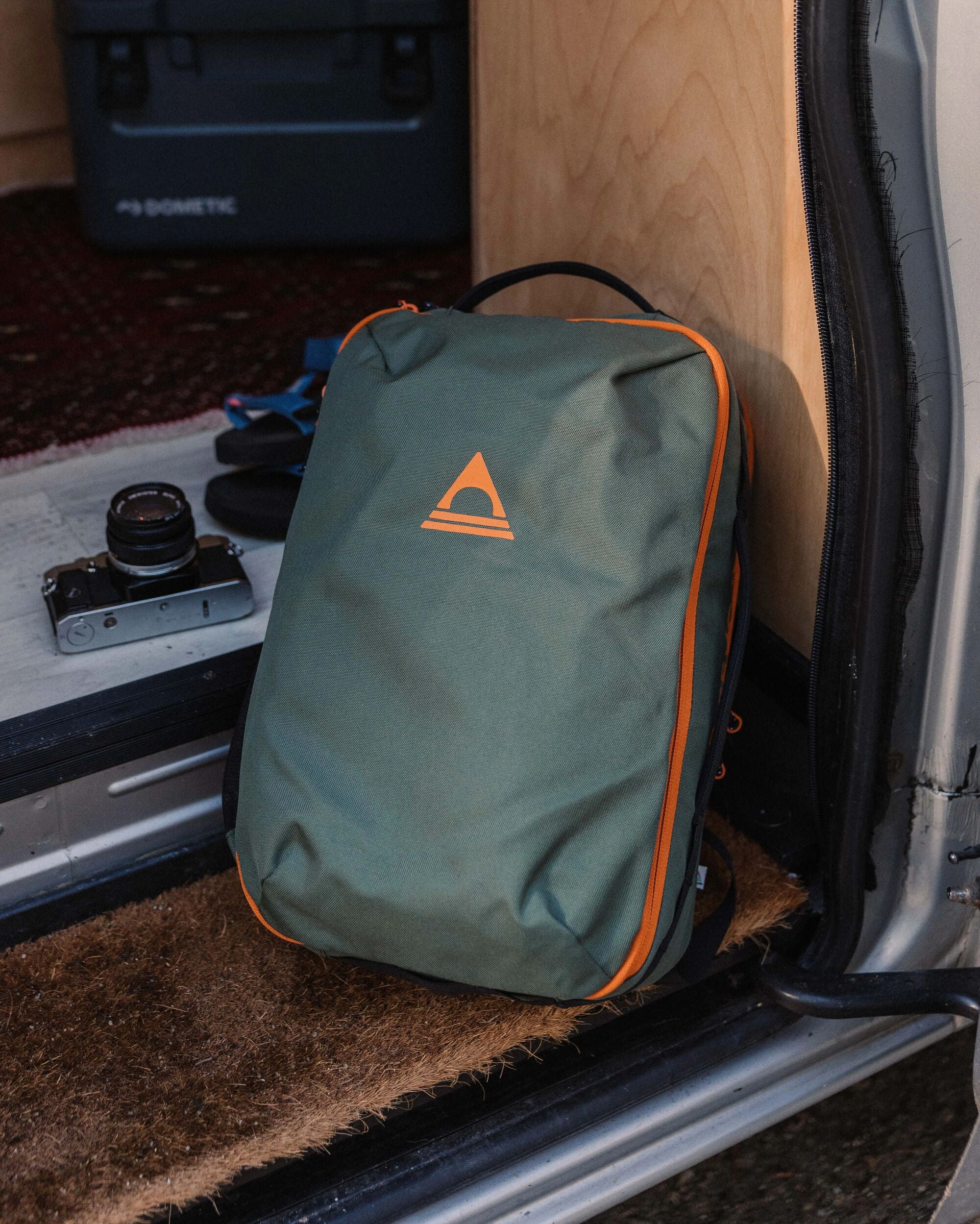 Stratos Duffel Backpack Khaki – Passenger