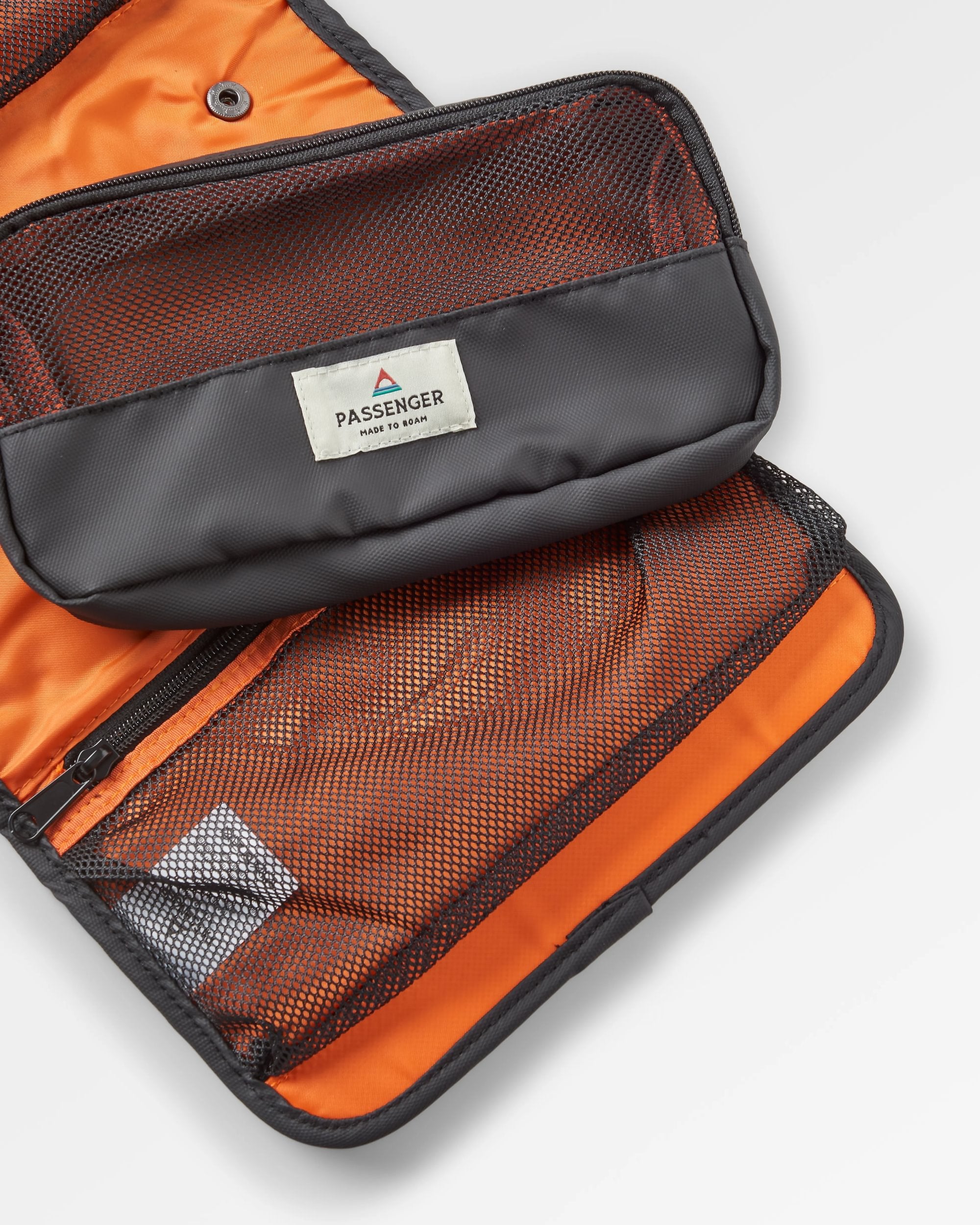 Drop Recycled Wash Kit - Black - Flatlay