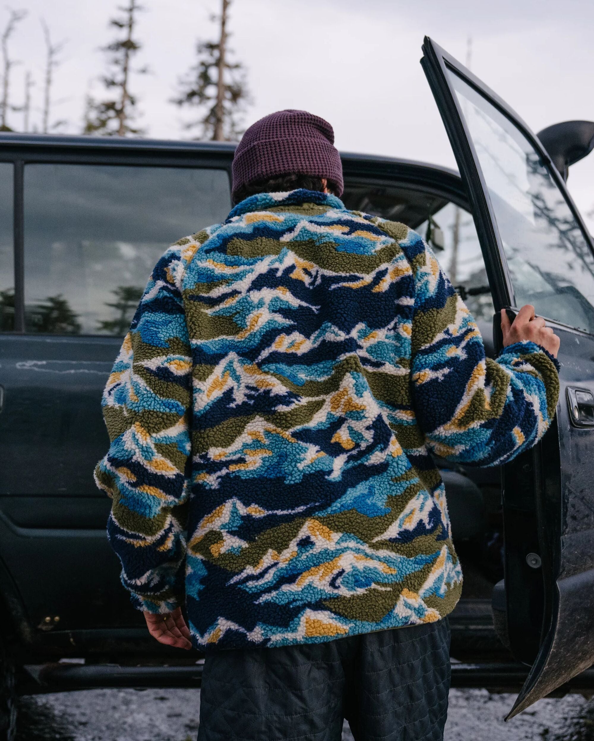 Offroad Recycled Sherpa 1/2 Zip Fleece - Mount Scenic Khaki - Lifestyle