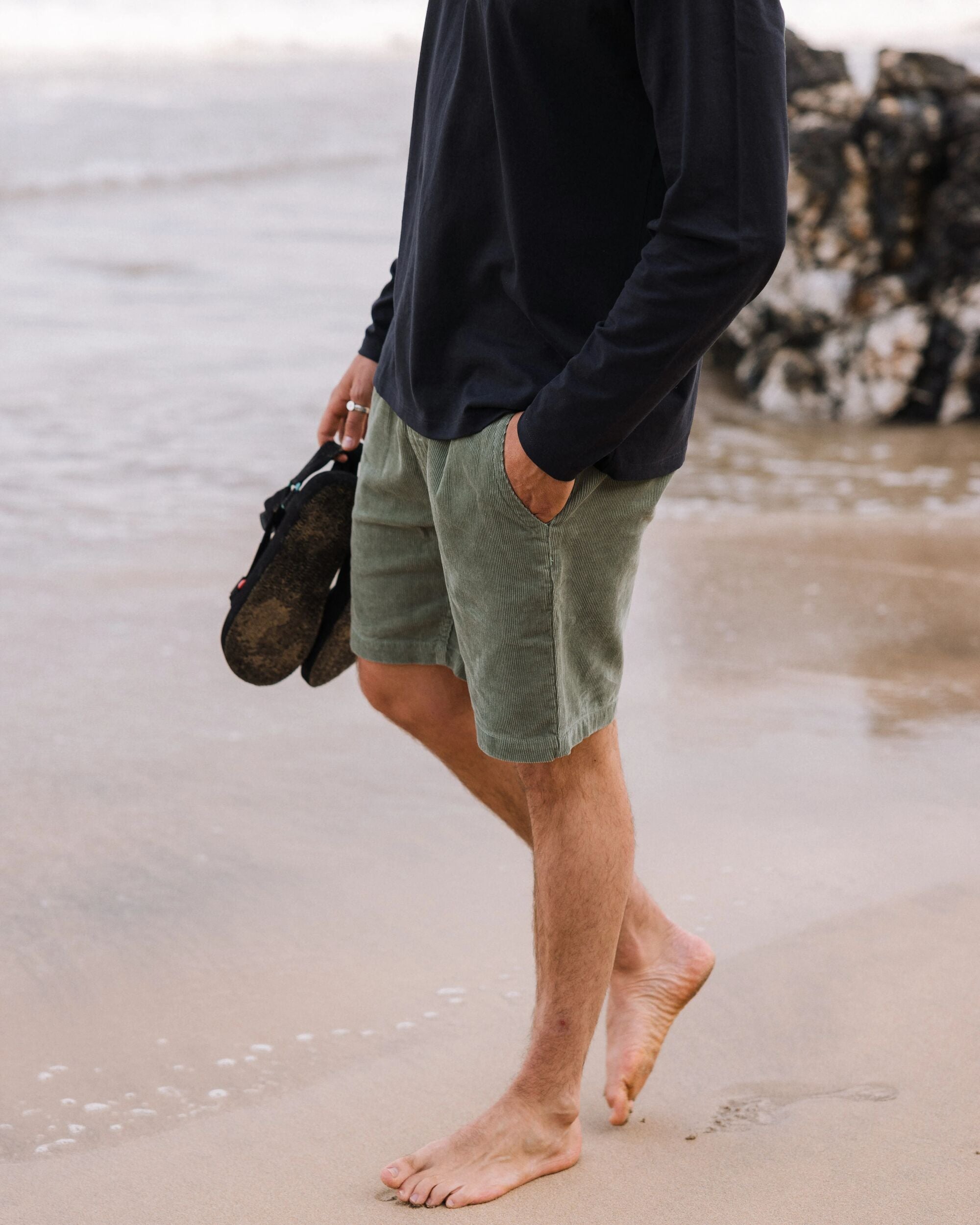 Drifter Cord Short - Pistachio - Lifestyle