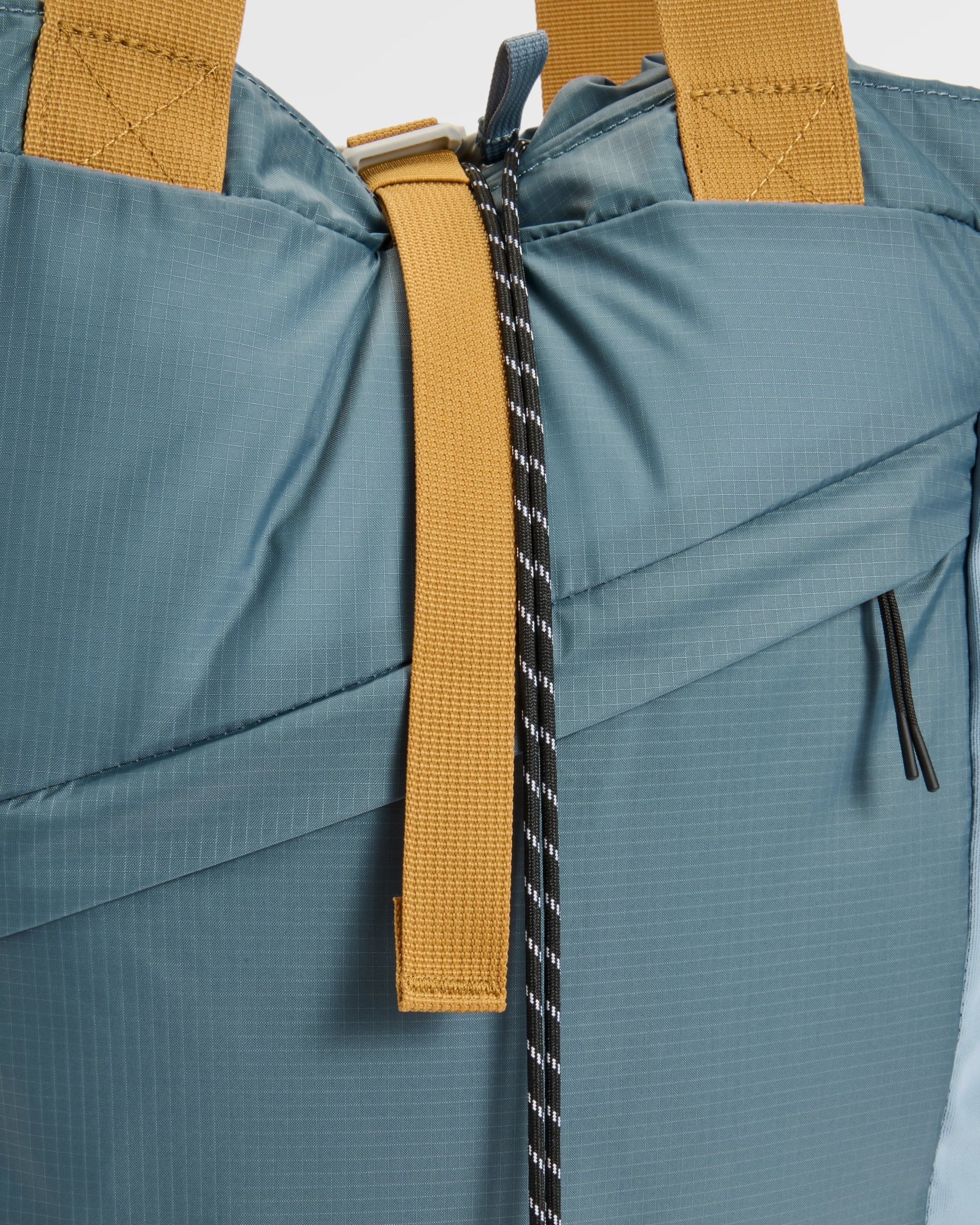 Travelscape Light Tote - Stormy Blue - Flatlay