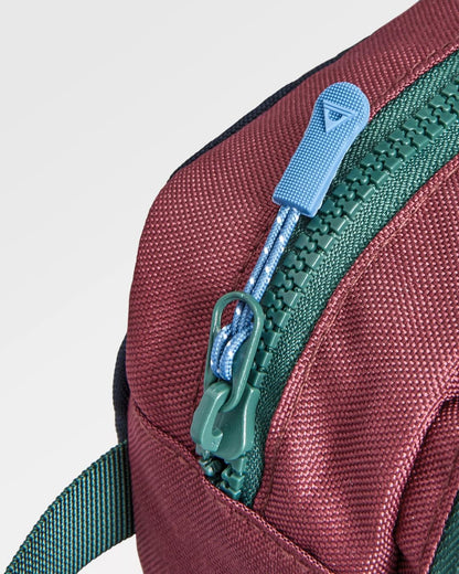 Travel Recycled Wash Kit - Samba/ Deep Navy - Flatlay