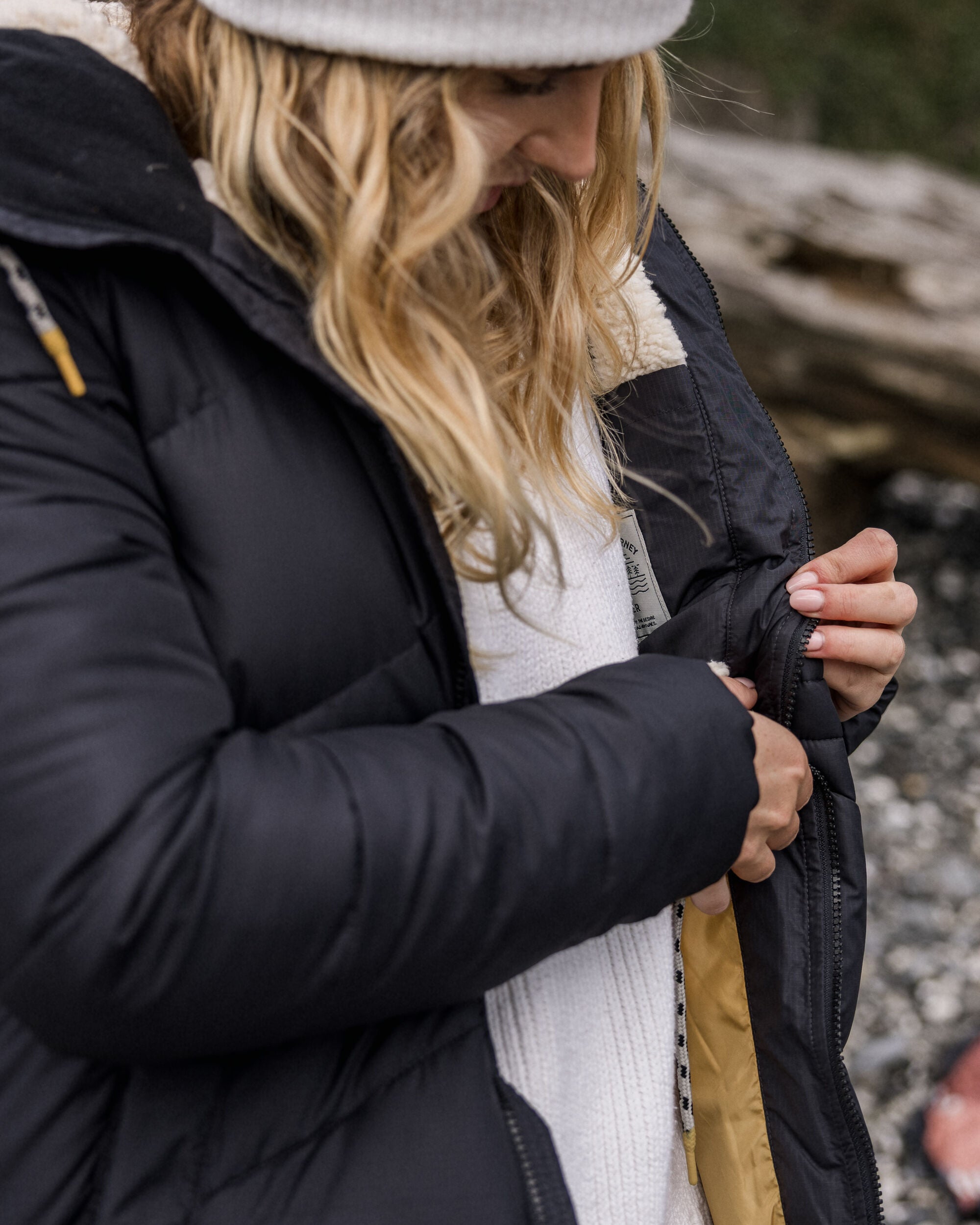 Kinsey 2.0 Recycled Jacket - Phantom Black - Lifestyle