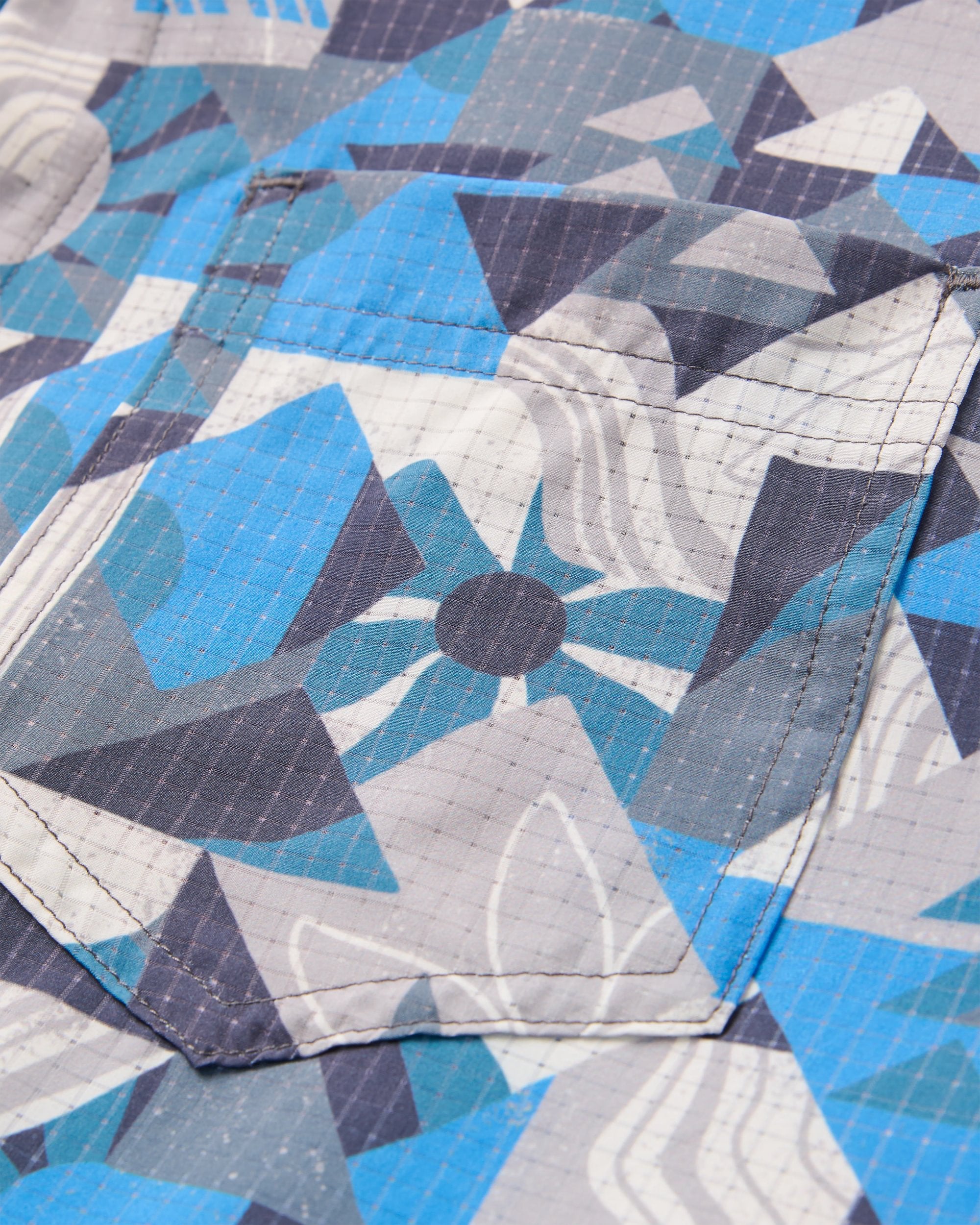 365 Active Shirt - Sun Patch Marine Blue - Flatlay