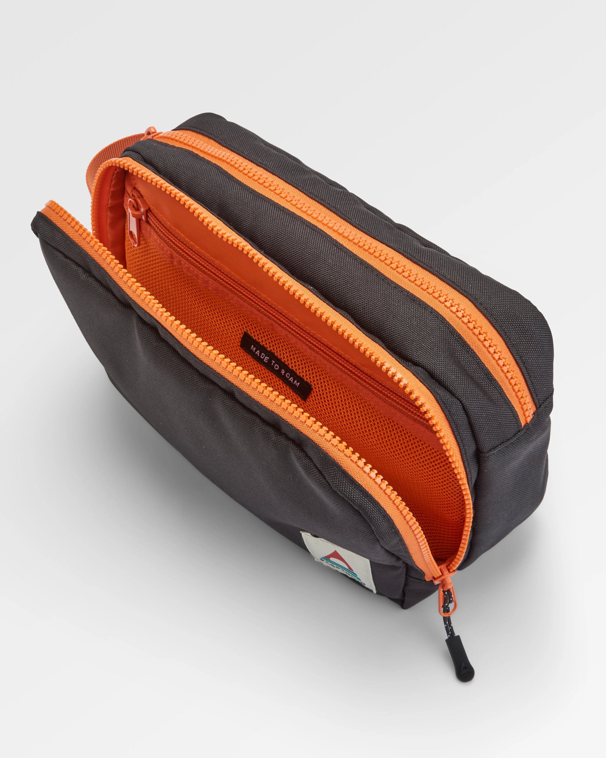 Travel Recycled Wash Kit - Black - Flatlay