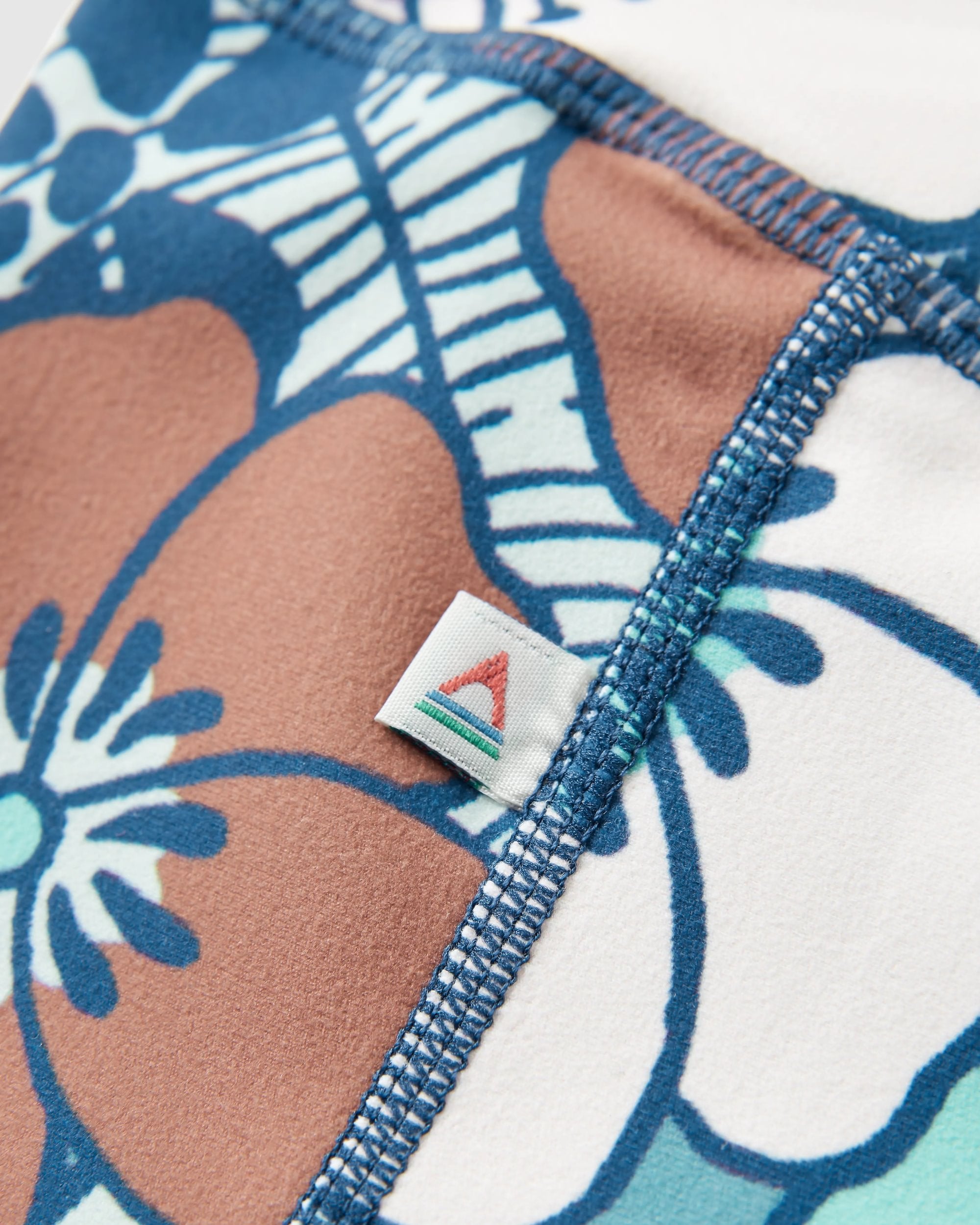 Mantra Recycled Active Short - Vintage Floral Aqua - Flatlay