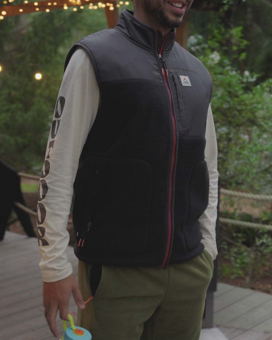 Offgrid Sherpa Fleece Vest - Black - Lifestyle