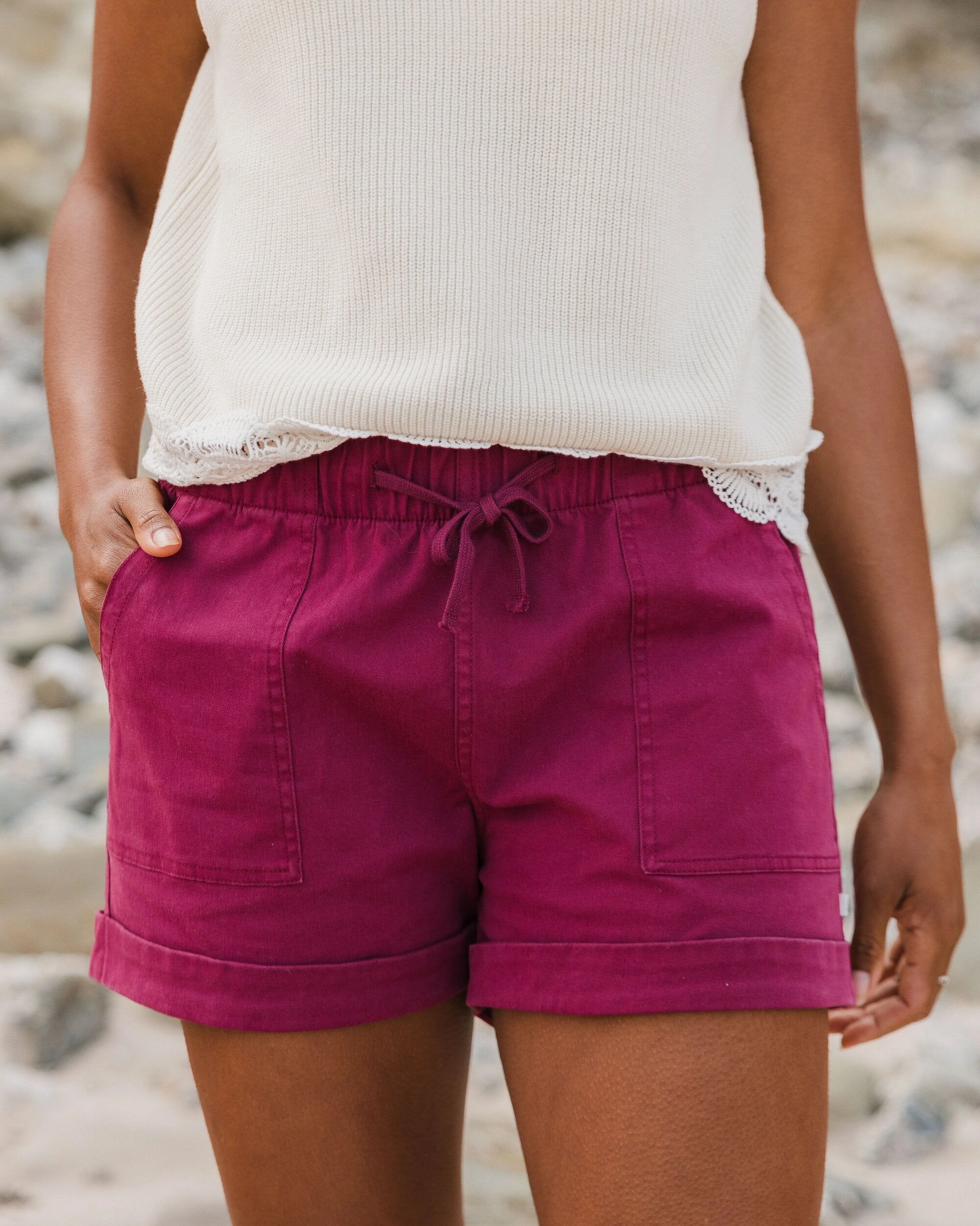 Carriso Organic Cotton Short - Cranberry - Lifestyle