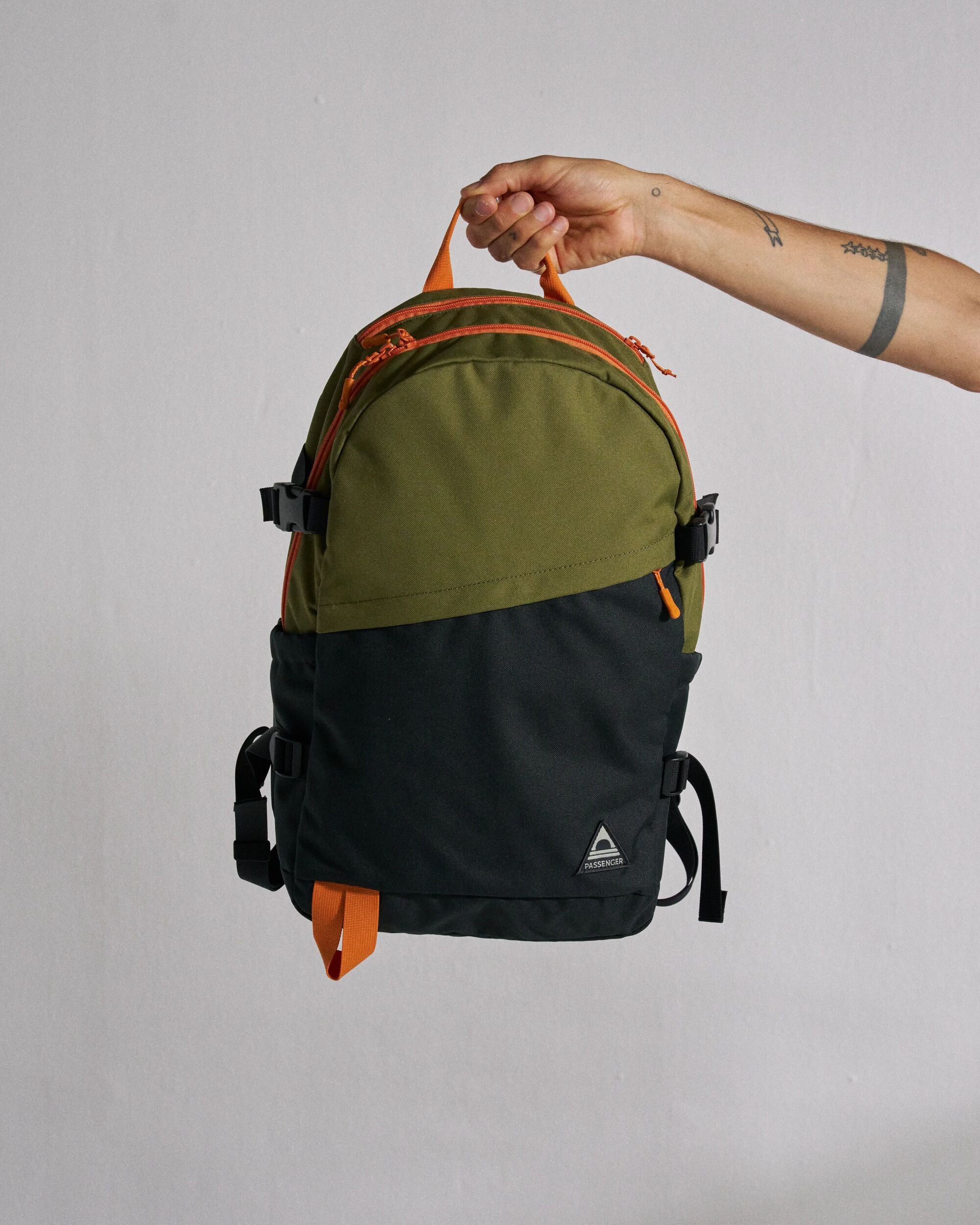 Boondocker Zip 22L Backpack Black/Khaki – Passenger