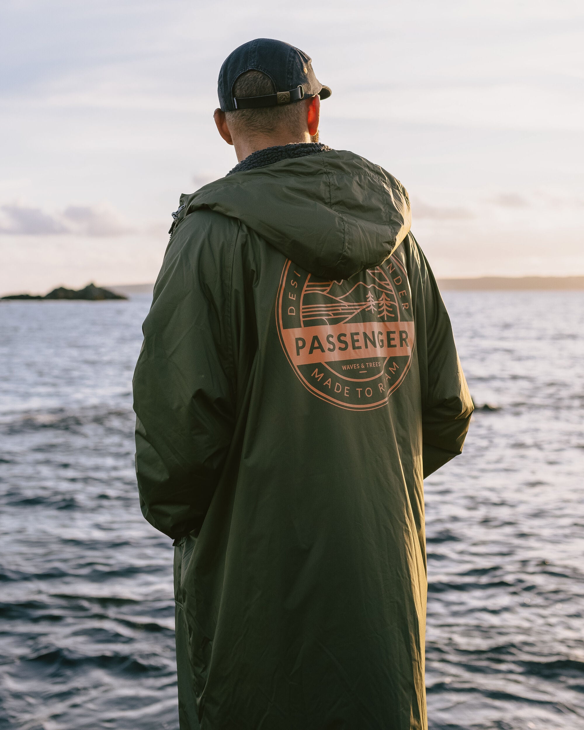 Waves Recycled Sherpa Lined Changing Robe Khaki – Passenger