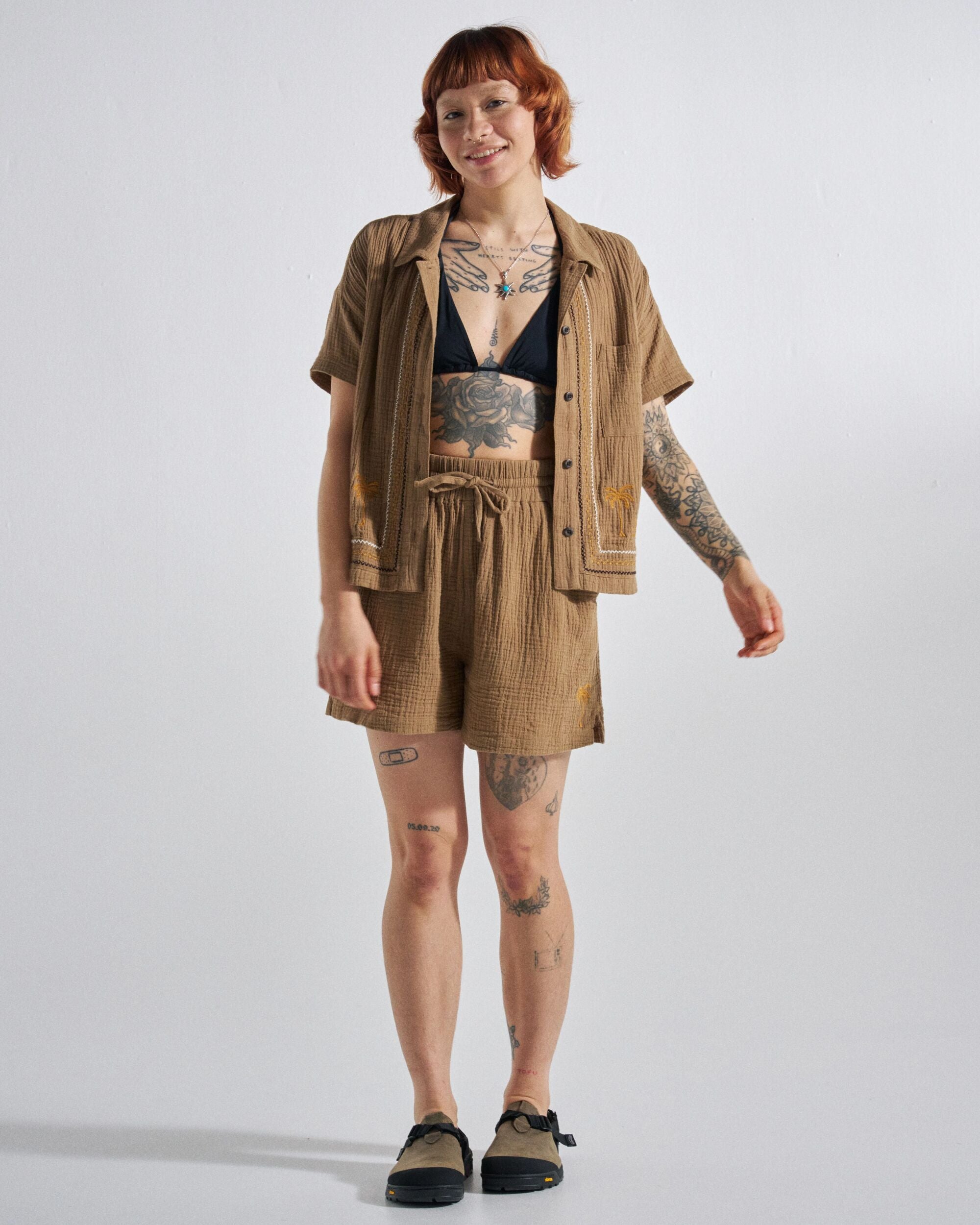 Waveney Cotton Short - Caramel Brown - Studio Model