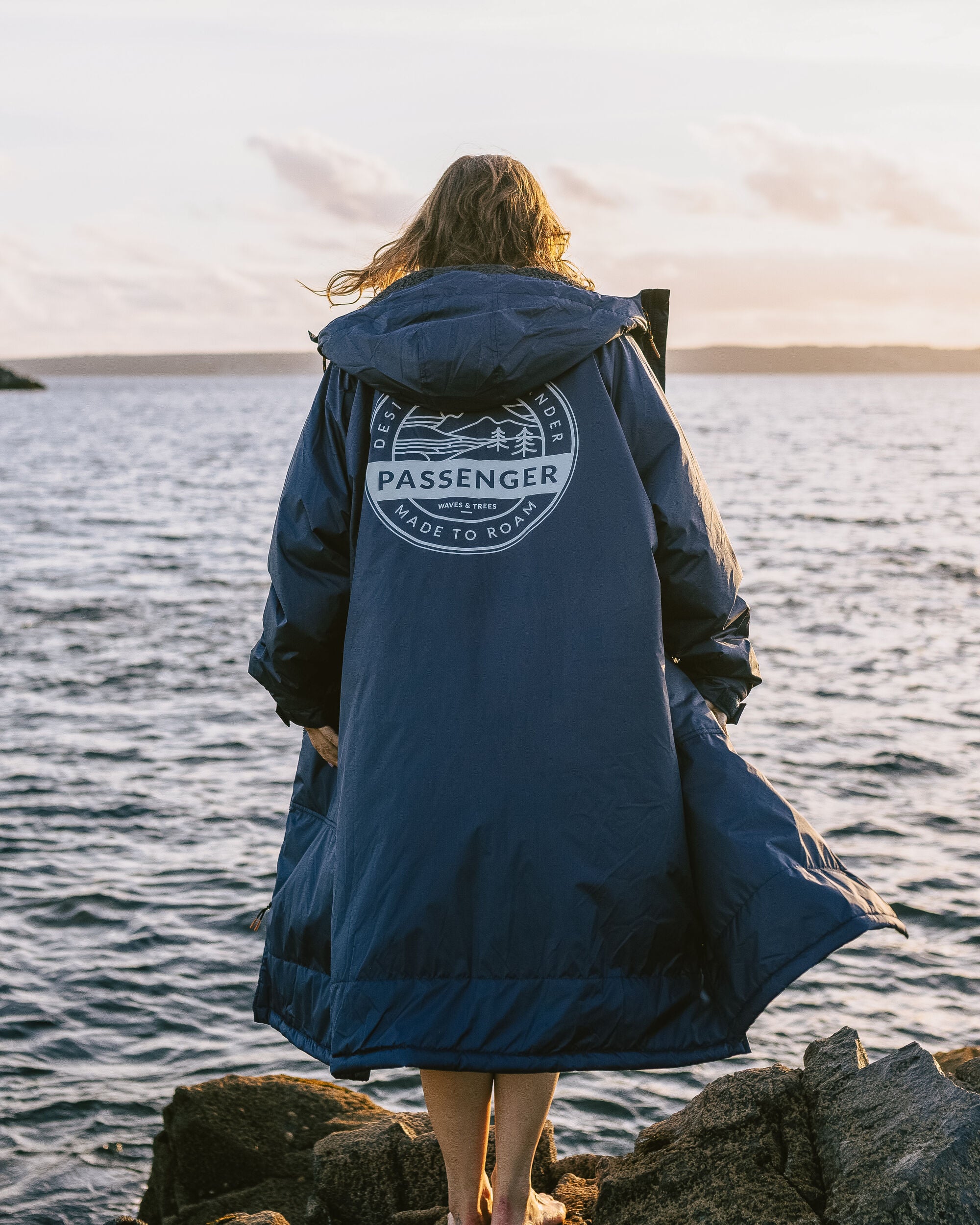 Waves Sherpa Lined Changing Robe Rich Navy – Passenger