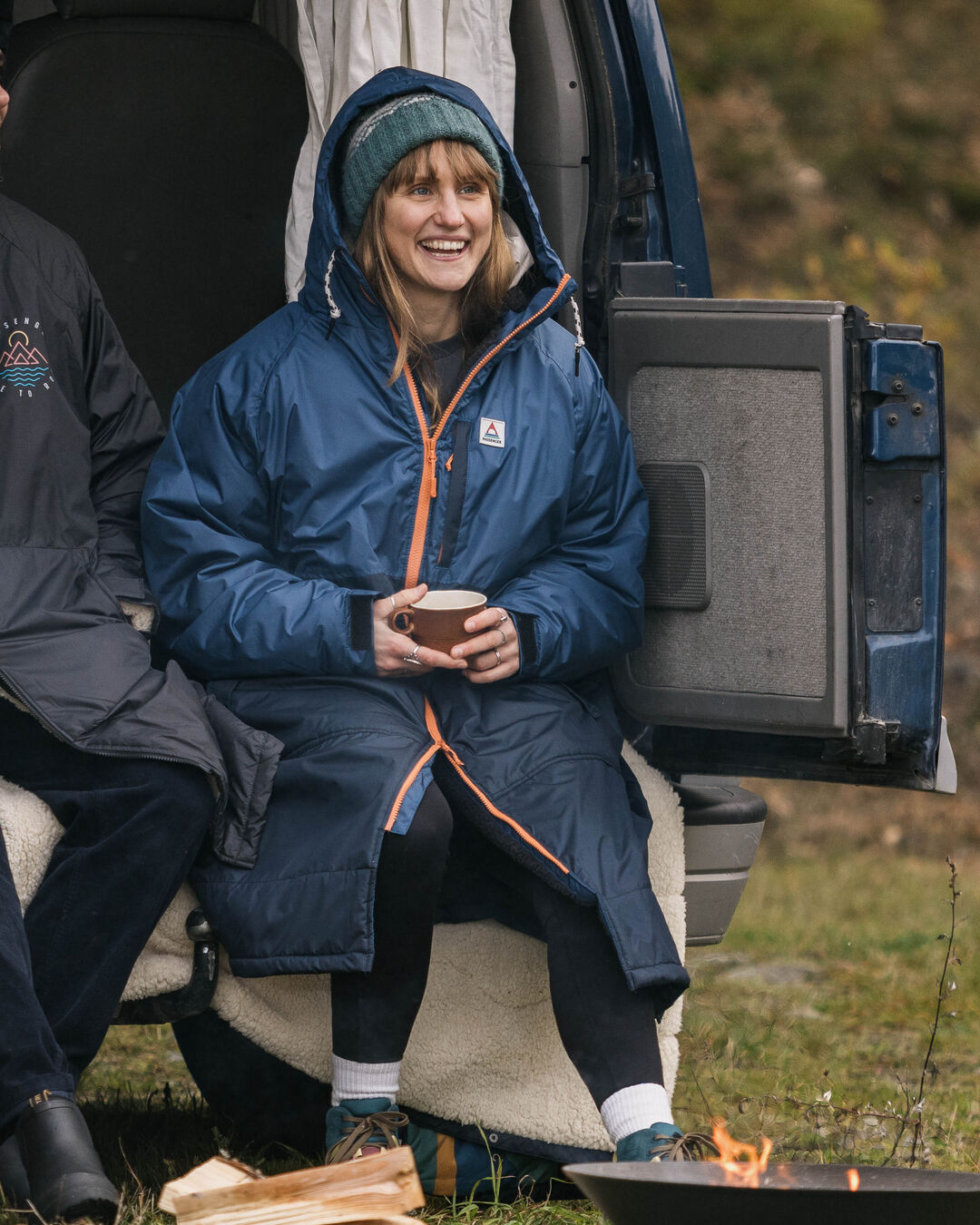 Waves Recycled Sherpa-Lined Changing Robe Dark Denim/ Deep Navy – Passenger