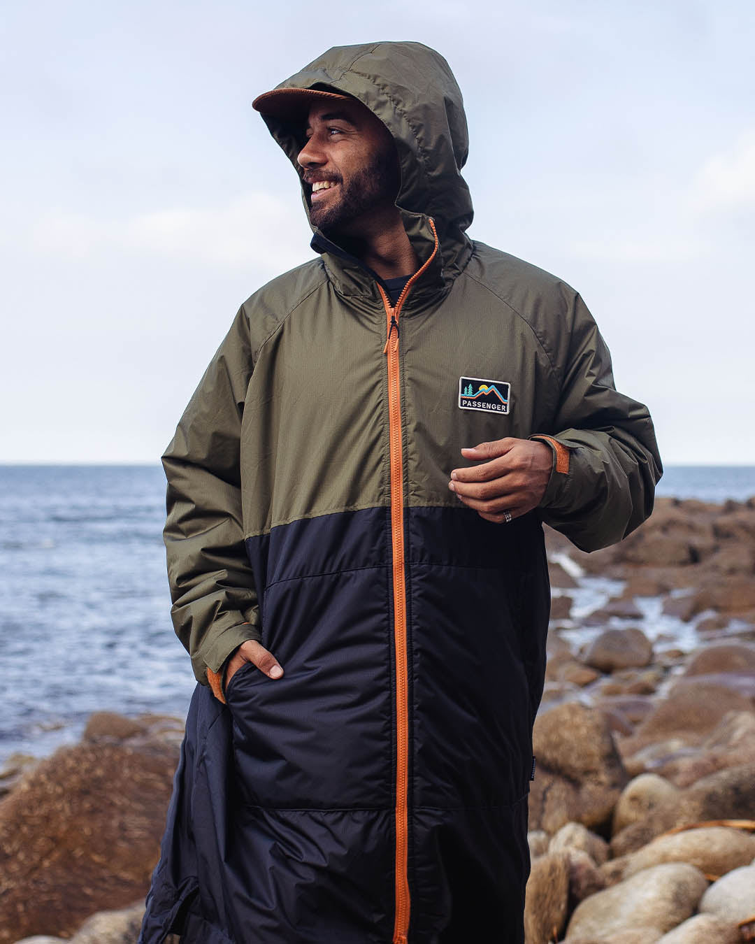 Roaming Recycled Sherpa Lined Changing Robe Black/ Khaki – Passenger