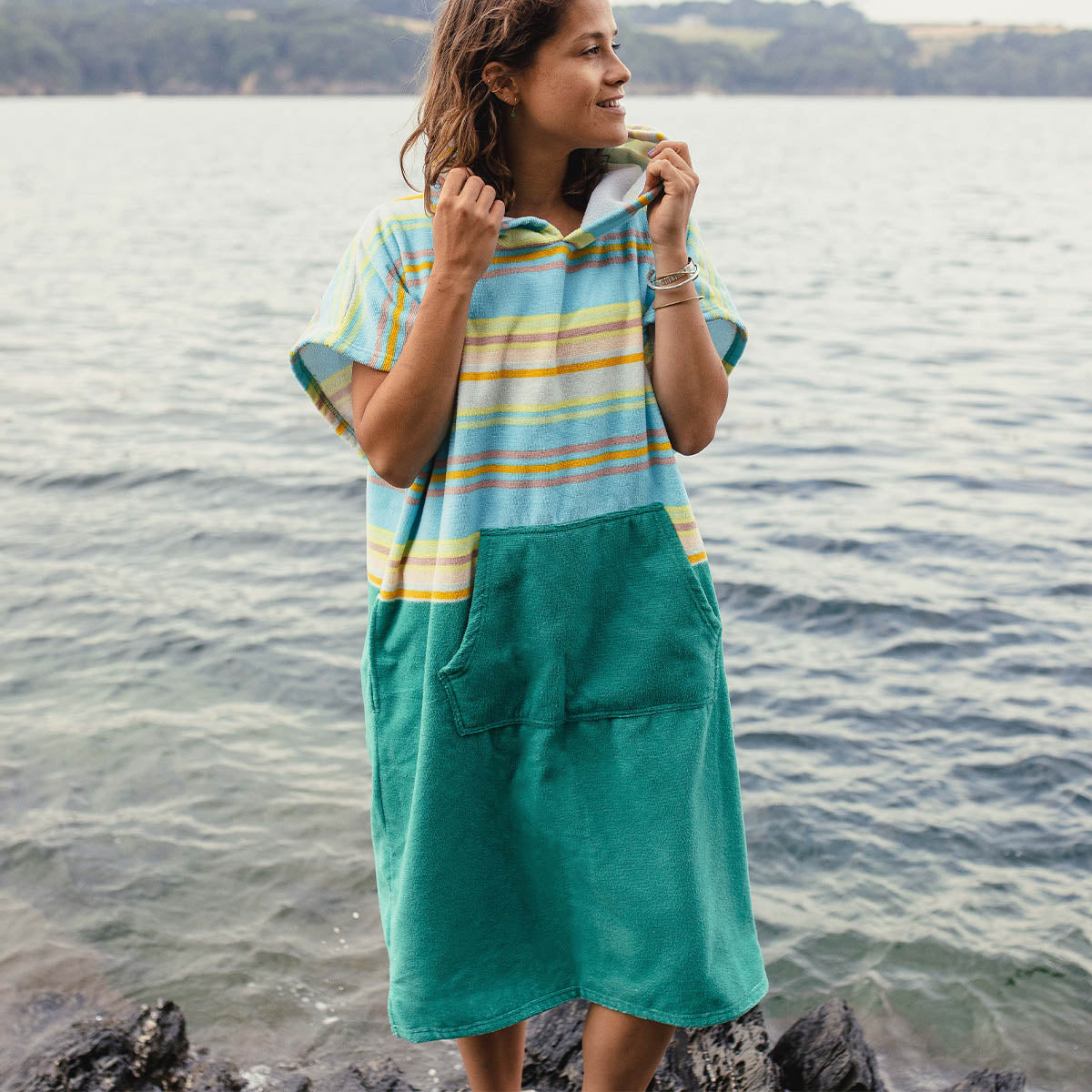 Women_Baja Recycled Towel Poncho - Sea Stripe