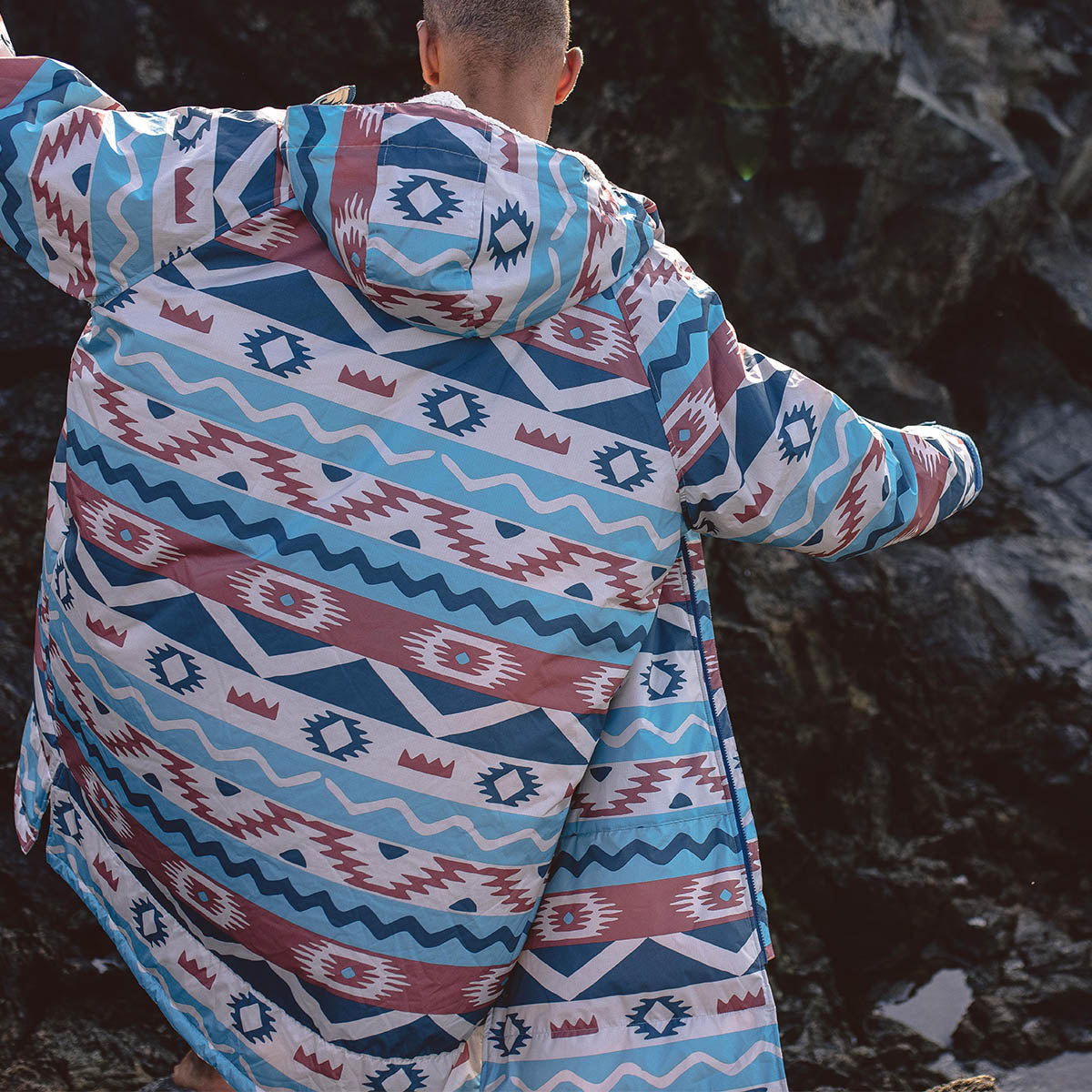Male_Roaming Sherpa Lined Changing Robe - Multi Geo Stripe Coral