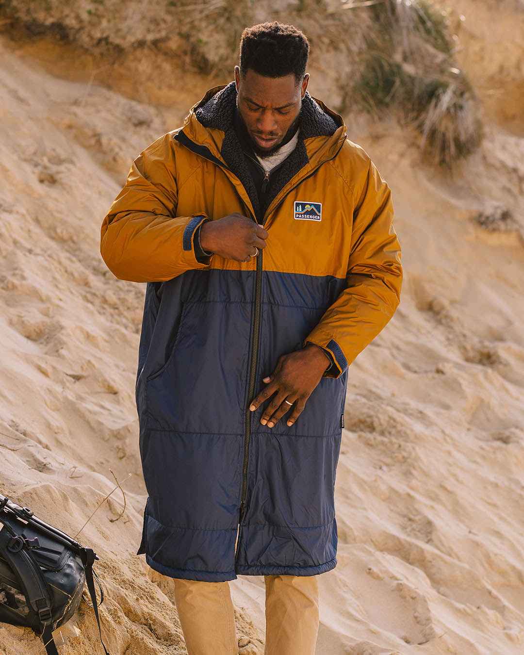 Male_Roaming Recycled Sherpa Lined Changing Robe - Rich Navy/ Golden Brown