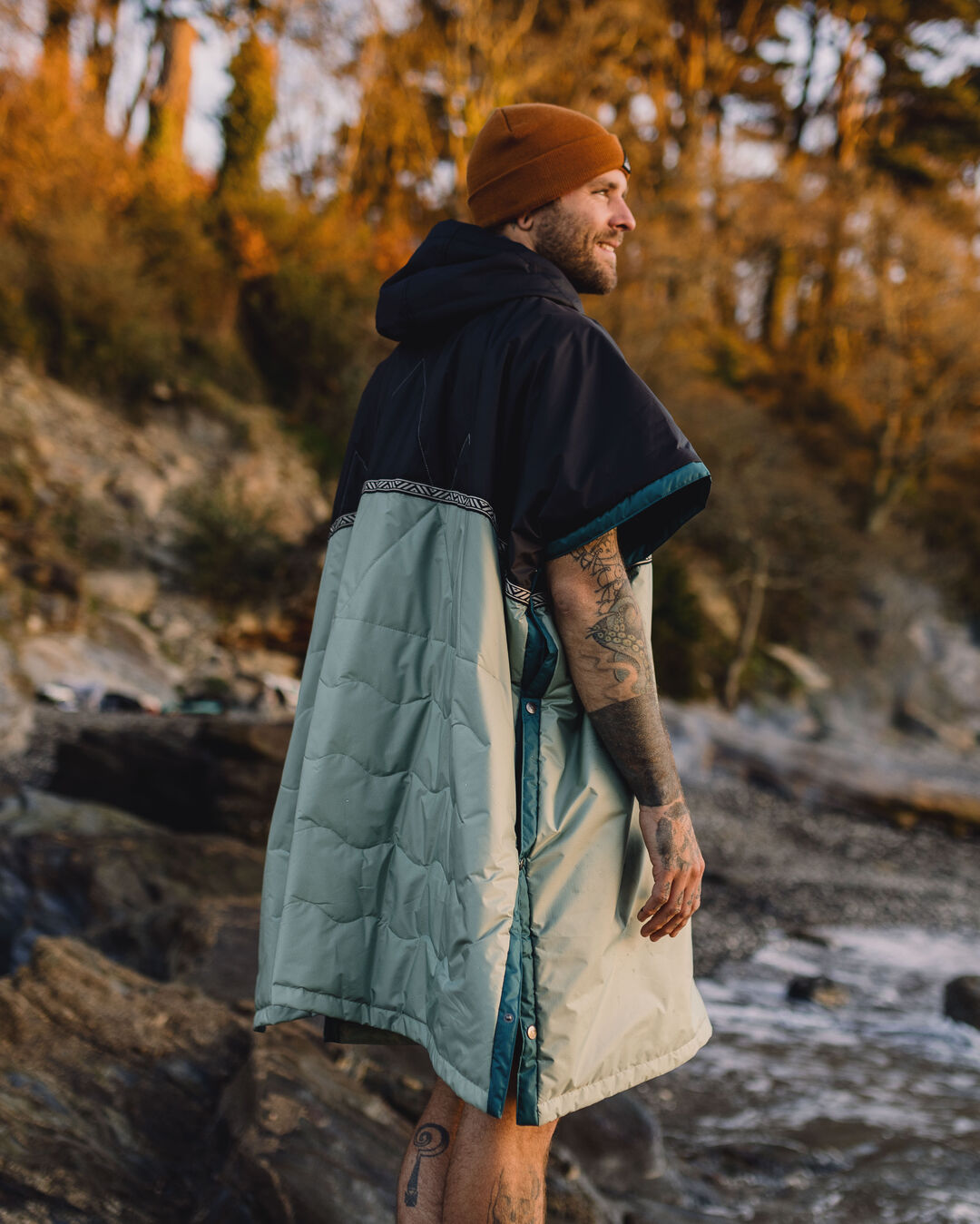 Outback Recycled Pull Over Changing Robe True Black/Pistachio – Passenger