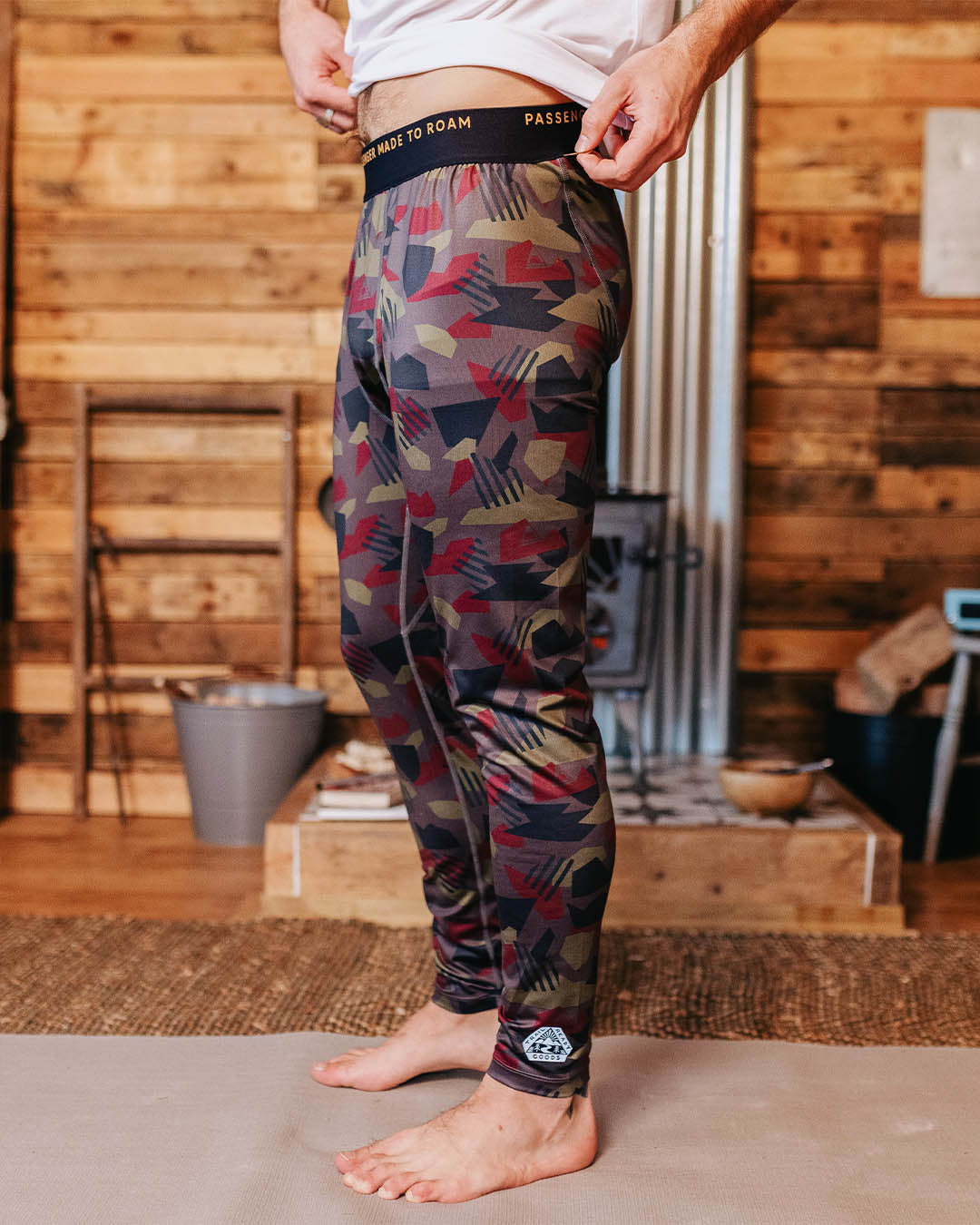 Venture Recycled Base Layer Leggings - Charcoal Camo Pattern